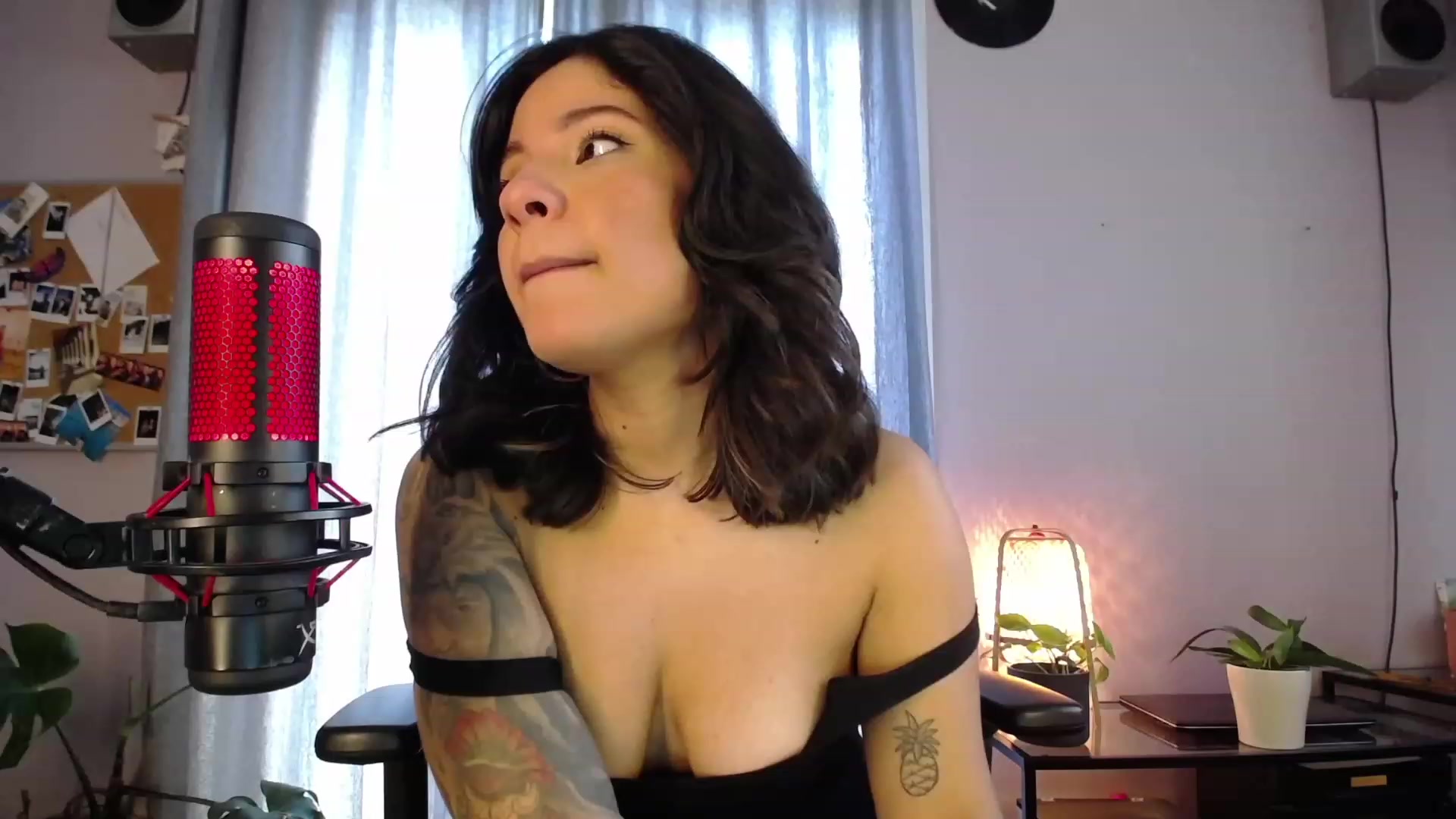 Gallery image thumbnail from Aless_____'s myfreecams stream on, 01/15/2023, 13:27 image 16 of 20
