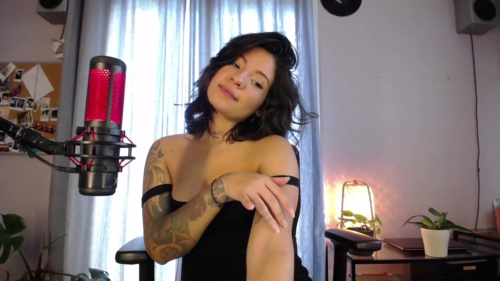 Gallery image thumbnail from Aless_____'s myfreecams stream on, 01/15/2023, 13:27 image 14 of 20