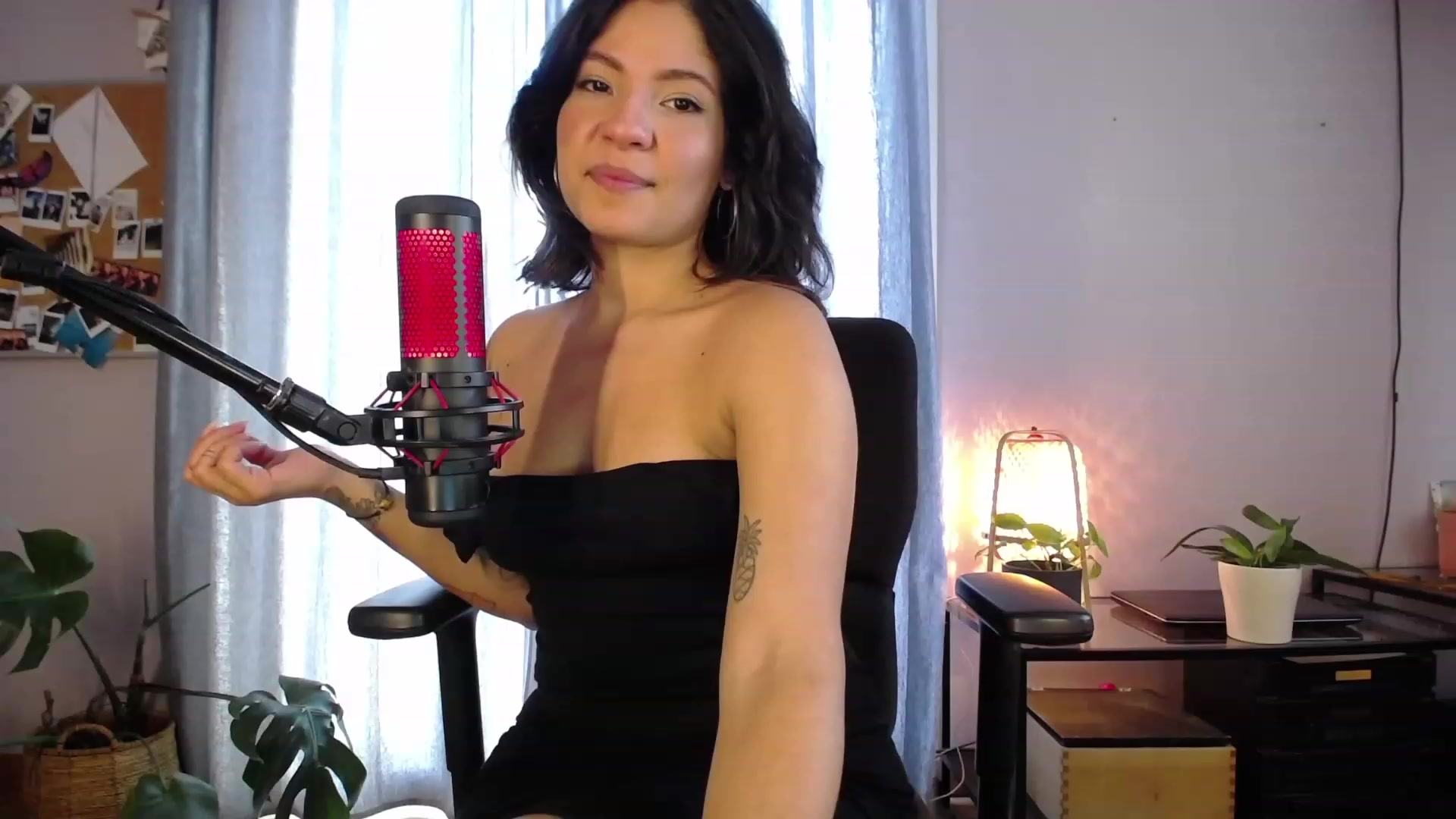 Gallery image thumbnail from Aless_____'s myfreecams stream on, 01/15/2023, 13:27 image 19 of 20