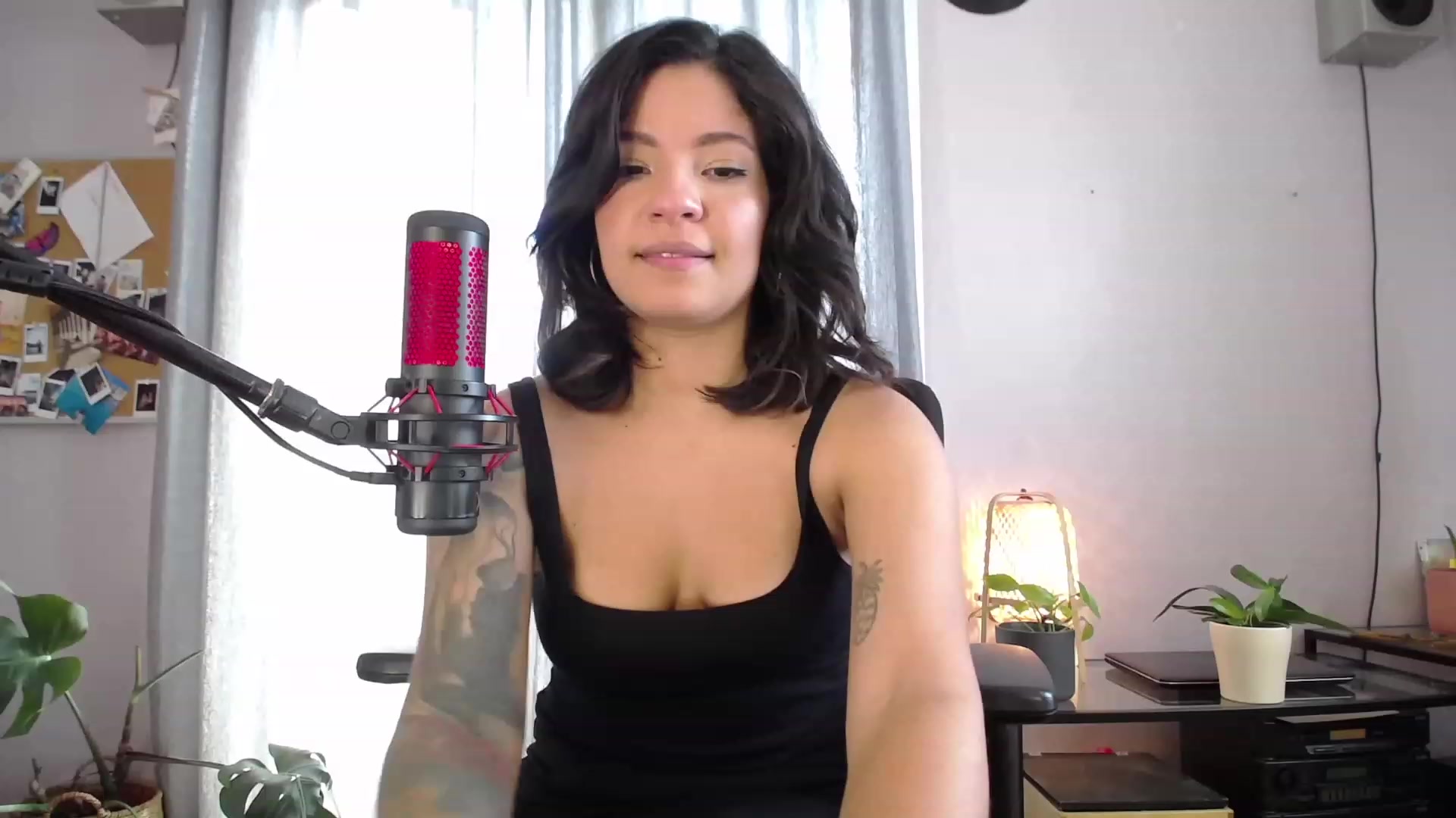Gallery image thumbnail from Aless_____'s myfreecams stream on, 01/15/2023, 16:09 image 1 of 20