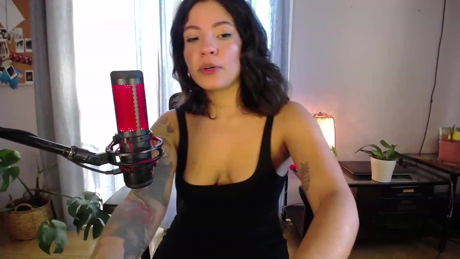 Gallery image thumbnail from Aless_____'s myfreecams stream on, 01/15/2023, 16:09 image 14 of 20