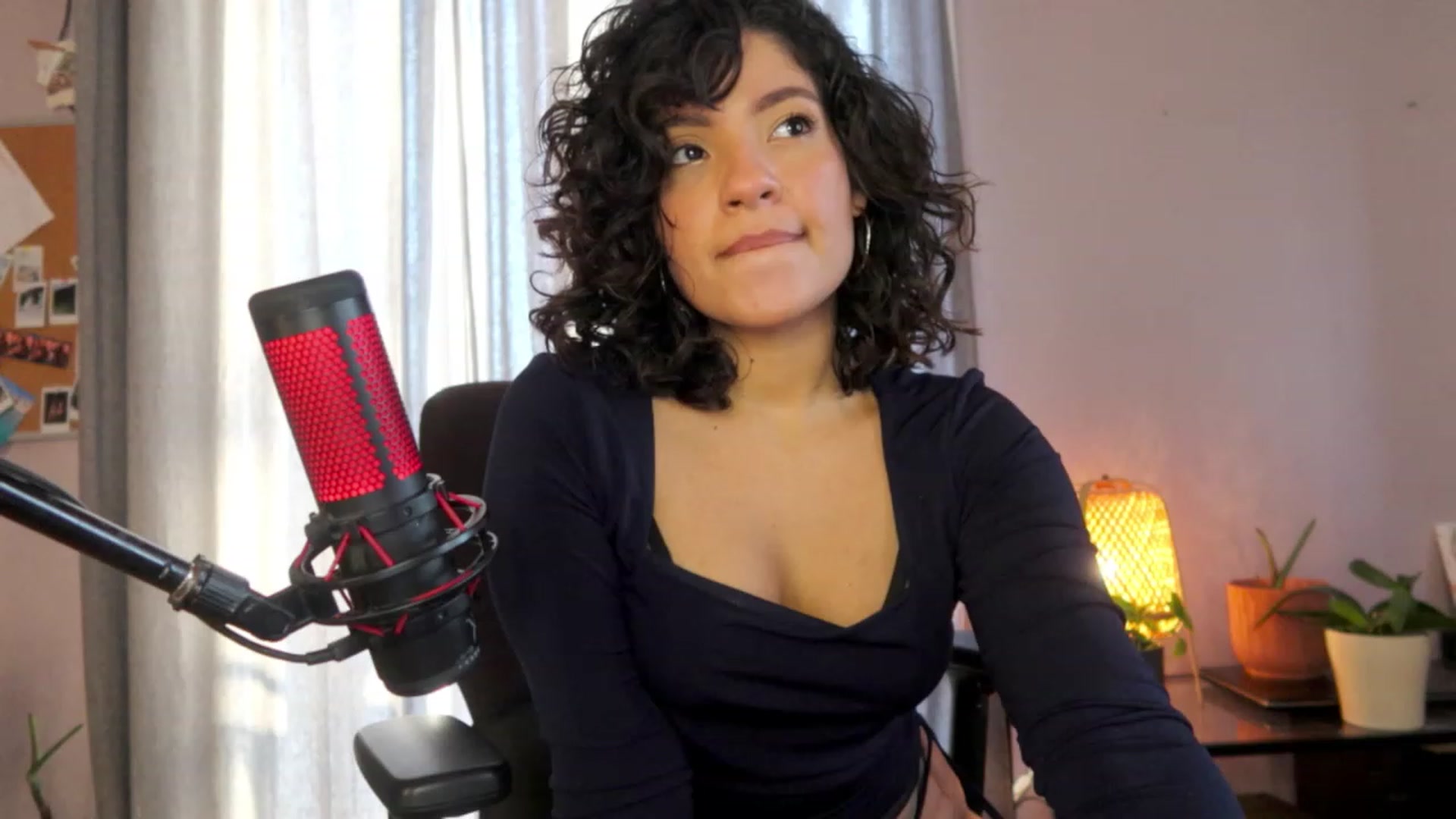 Gallery image thumbnail from Aless_____'s myfreecams stream on, 01/18/2023, 15:40 image 10 of 20