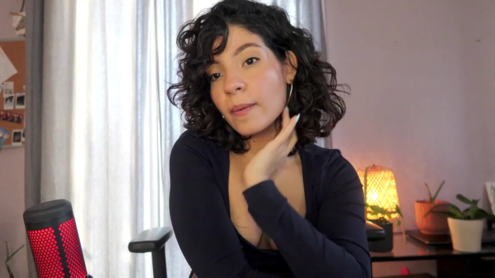 Gallery image thumbnail from Aless_____'s myfreecams stream on, 01/18/2023, 15:40 image 1 of 20