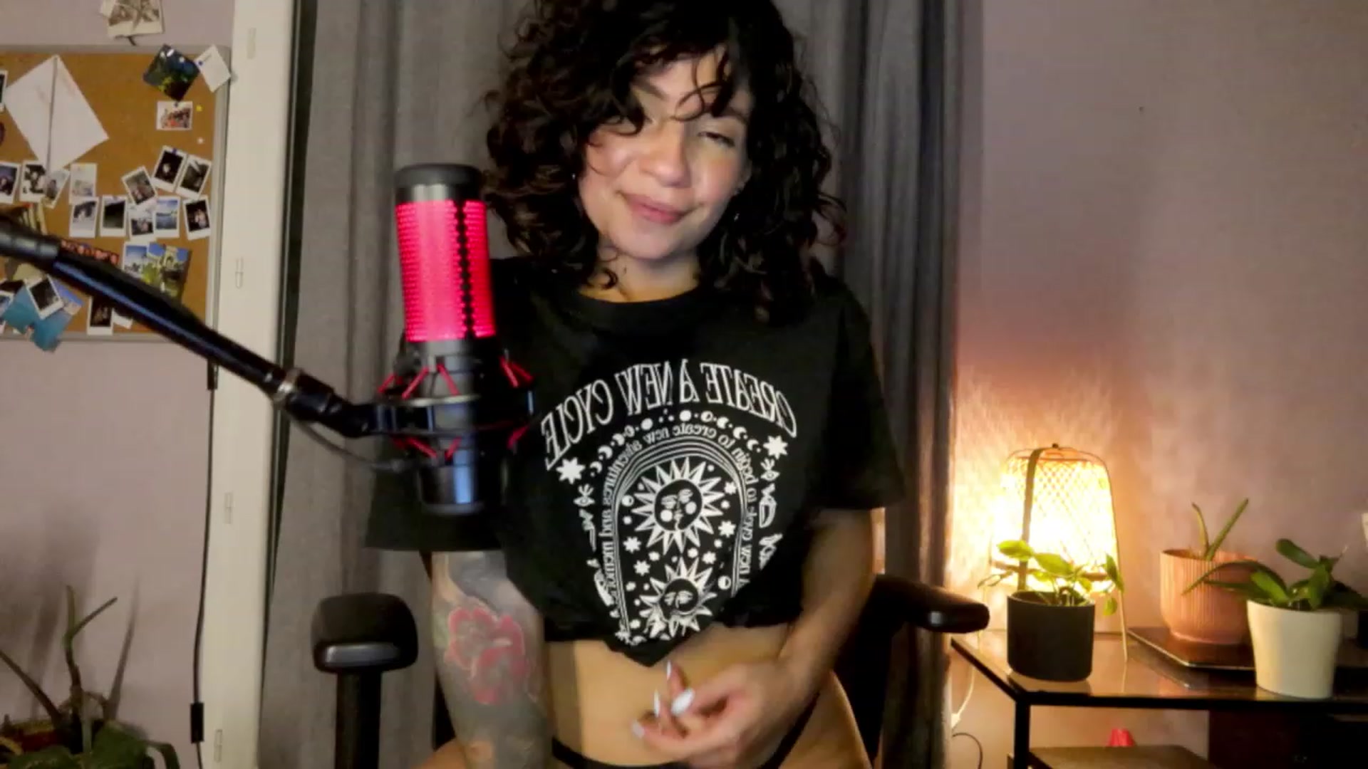 Gallery image thumbnail from Aless_____'s myfreecams stream on, 01/18/2023, 18:20 image 7 of 20