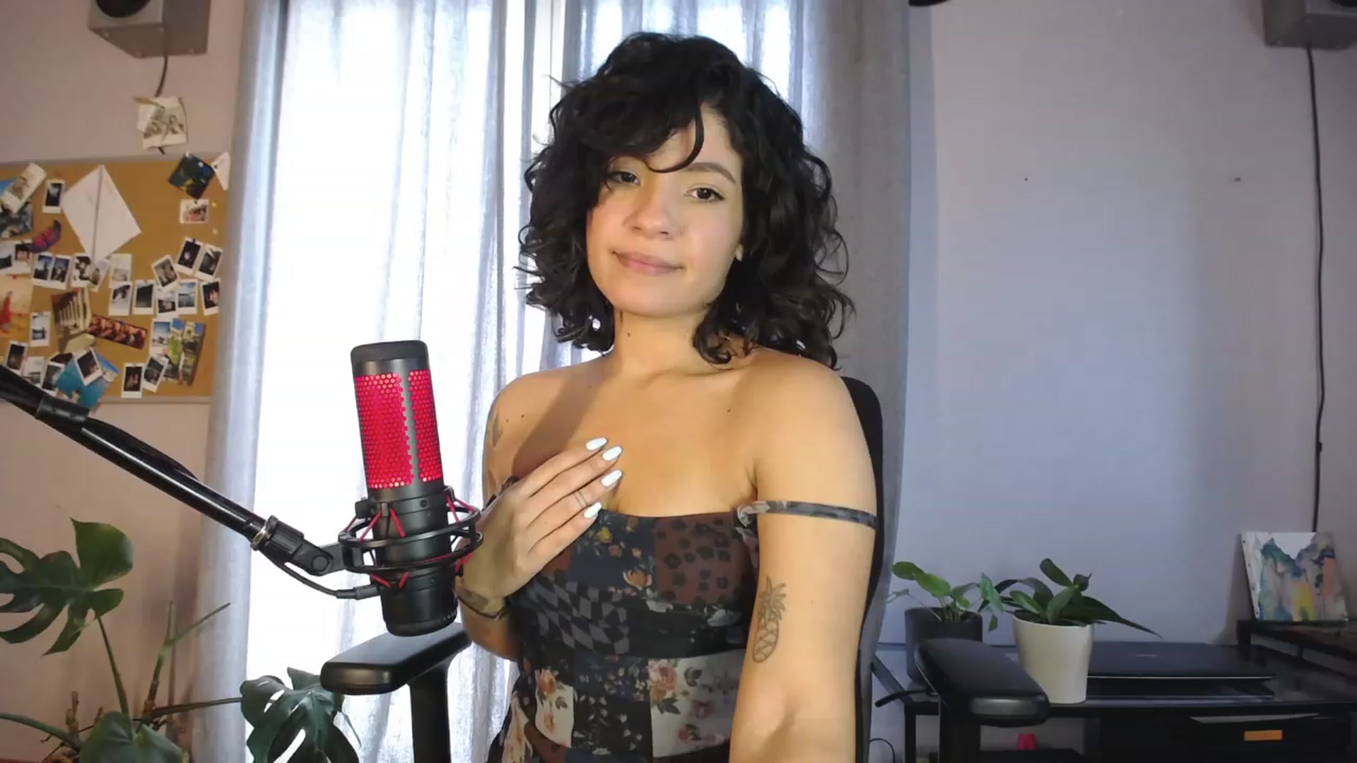 Gallery image thumbnail from Aless_____'s myfreecams stream on, 01/19/2023, 15:36 image 13 of 20