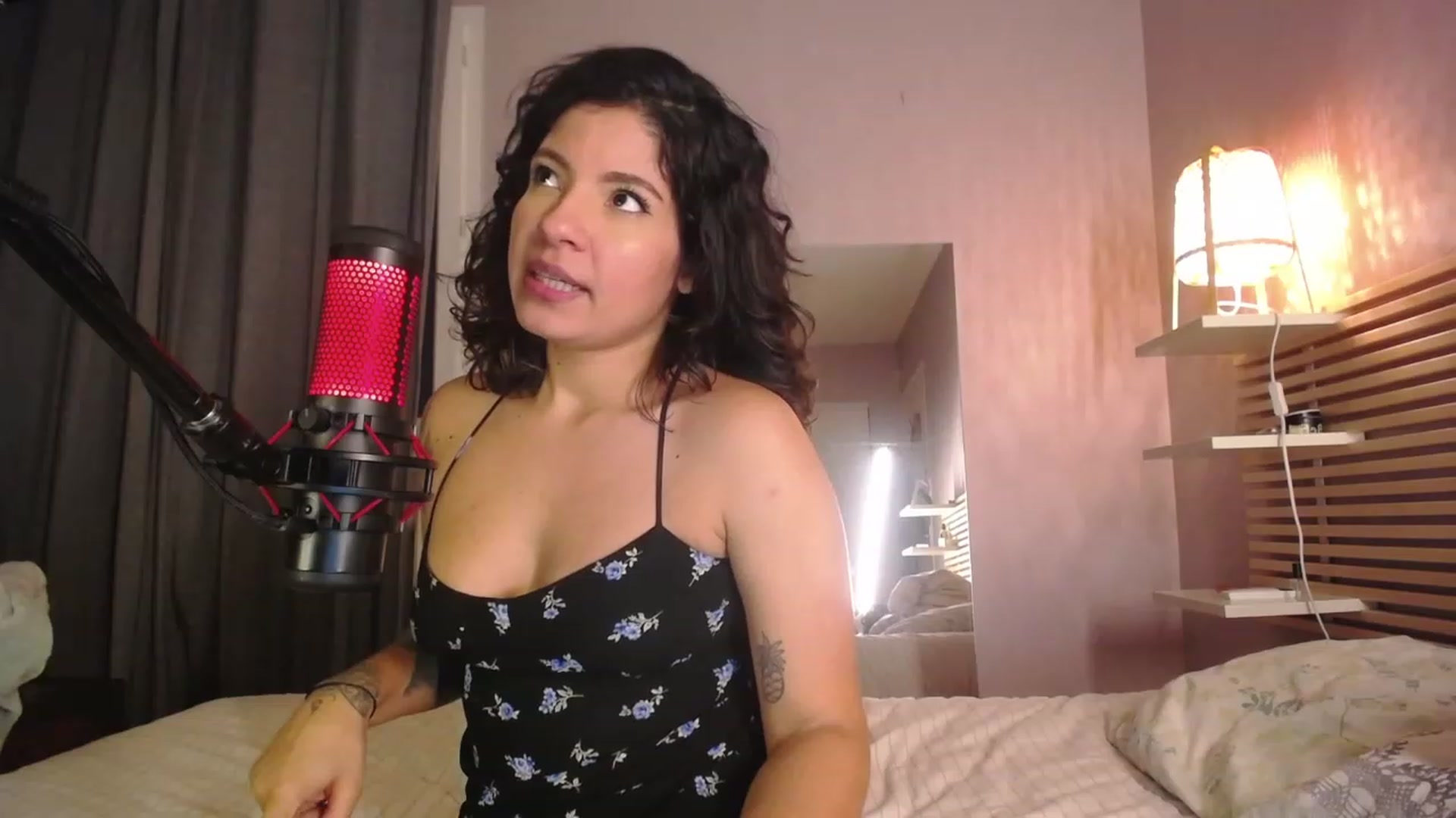 Gallery image thumbnail from Aless_____'s myfreecams stream on, 01/25/2023, 17:41 image 2 of 20