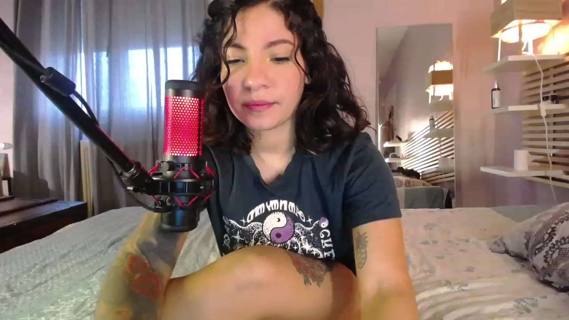 Gallery image thumbnail from Aless_____'s myfreecams stream on, 02/05/2023, 16:41 image 12 of 20