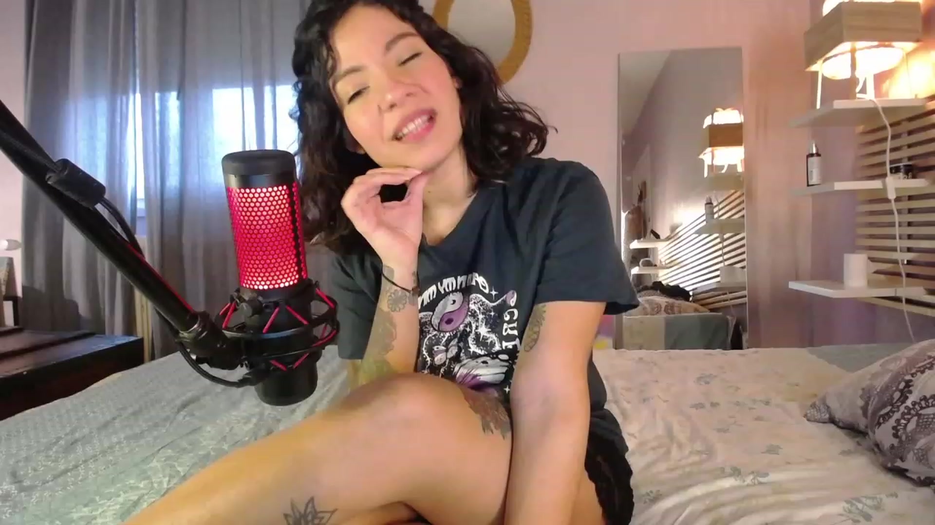 Gallery image thumbnail from Aless_____'s myfreecams stream on, 02/05/2023, 16:41 image 11 of 20