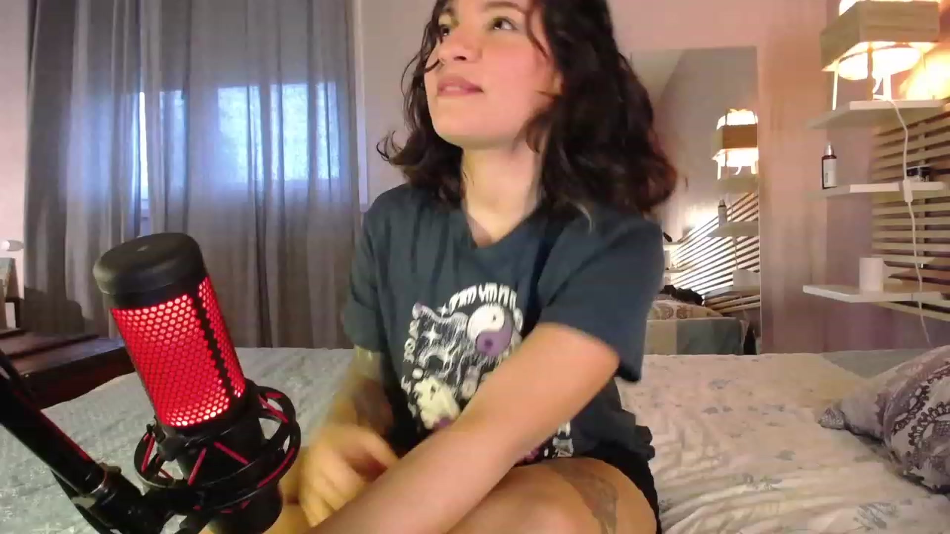 Gallery image thumbnail from Aless_____'s myfreecams stream on, 02/05/2023, 16:41 image 16 of 20