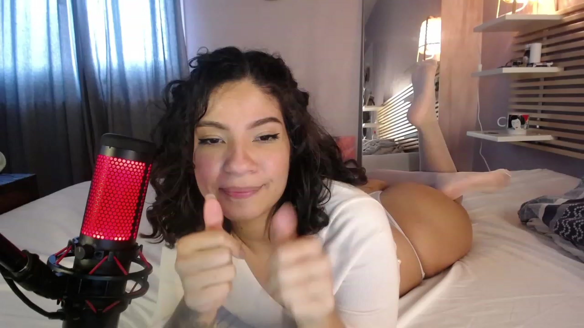 Gallery image thumbnail from Aless_____'s myfreecams stream on, 02/19/2023, 16:05 image 14 of 20