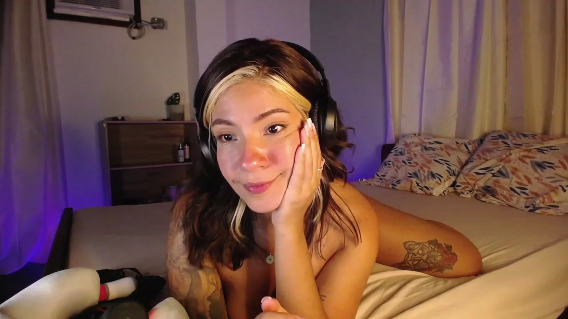 Gallery image thumbnail from Aless_____'s myfreecams stream on, 06/01/2023, 01:05 image 19 of 20