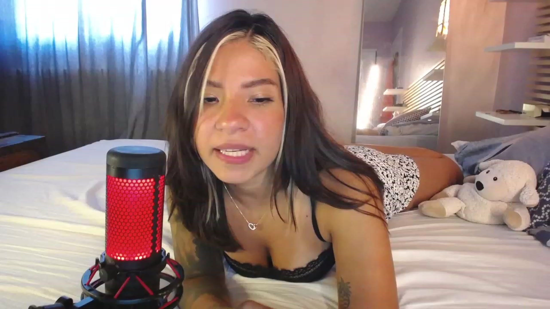 Gallery image thumbnail from Aless_____'s myfreecams stream on, 08/10/2023, 15:39 image 17 of 20