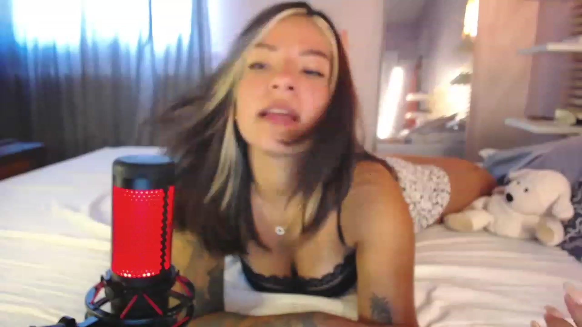 Gallery image thumbnail from Aless_____'s myfreecams stream on, 08/10/2023, 15:39 image 16 of 20