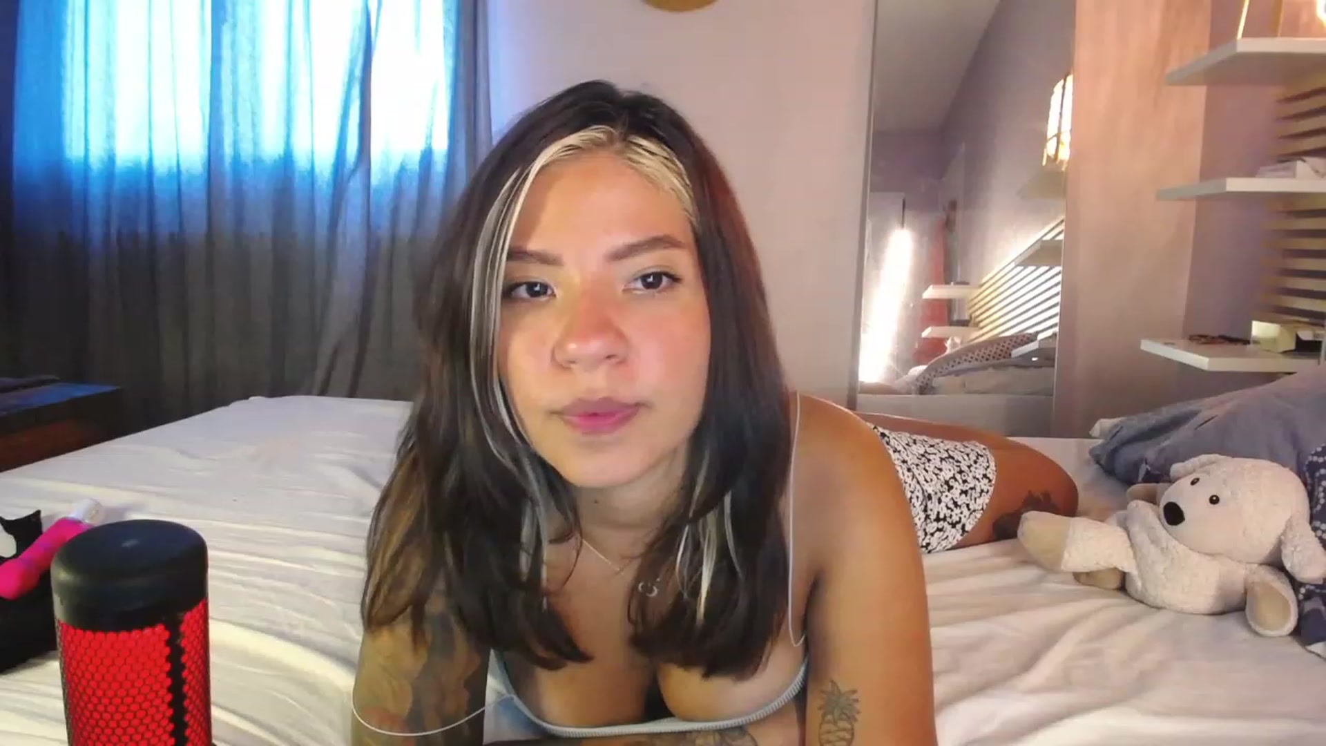 Gallery image thumbnail from Aless_____'s myfreecams stream on, 08/10/2023, 17:34 image 6 of 20