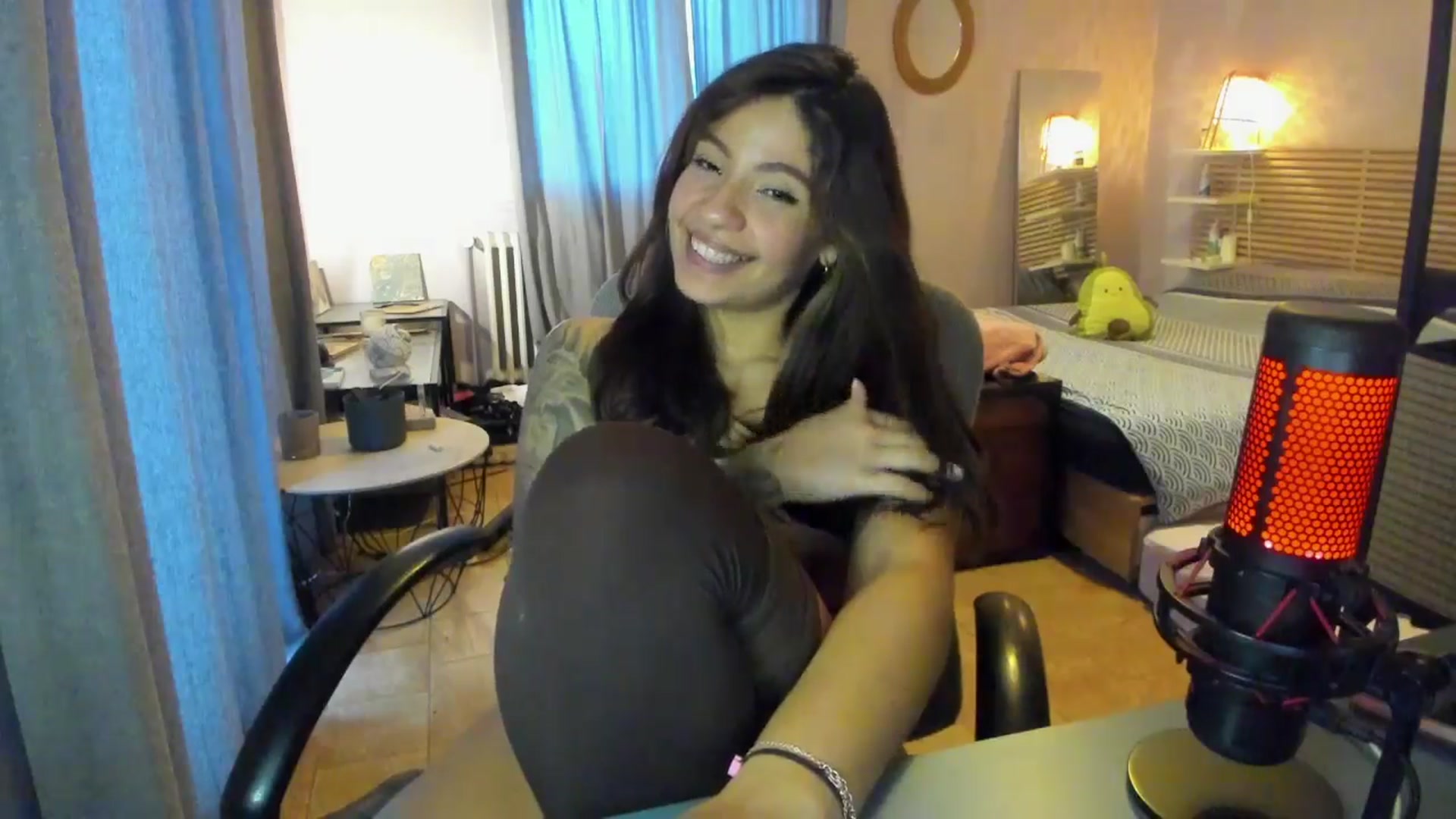 Gallery image thumbnail from Aless_____'s myfreecams stream on, 04/04/2024, 18:13 image 4 of 20