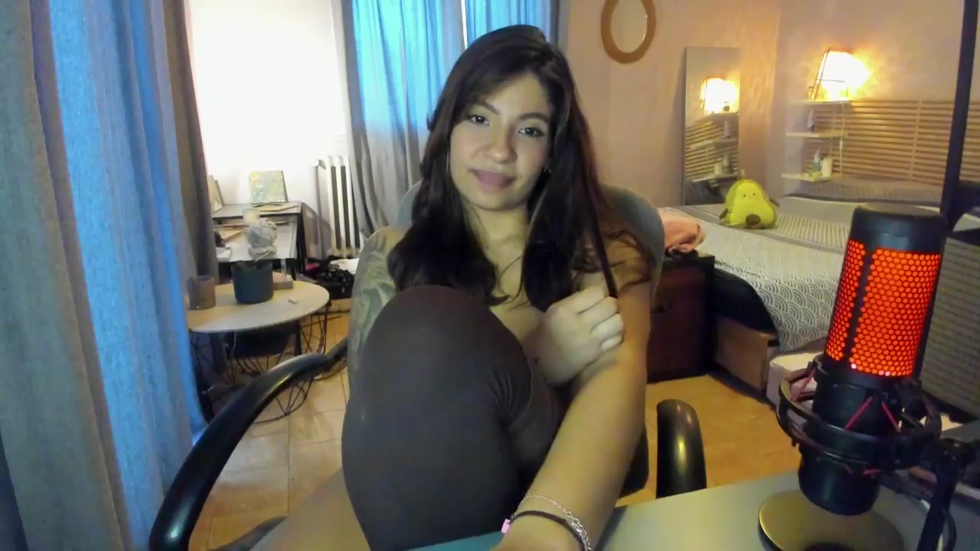 Gallery image thumbnail from Aless_____'s myfreecams stream on, 04/04/2024, 18:13 image 6 of 20