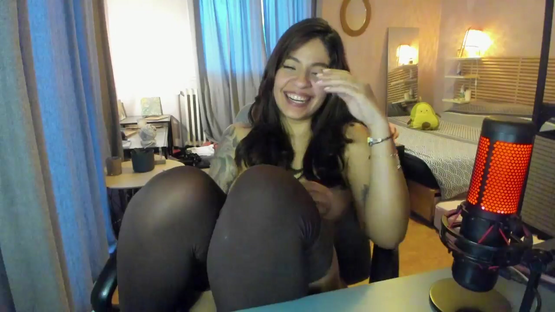 Gallery image thumbnail from Aless_____'s myfreecams stream on, 04/04/2024, 18:13 image 13 of 20