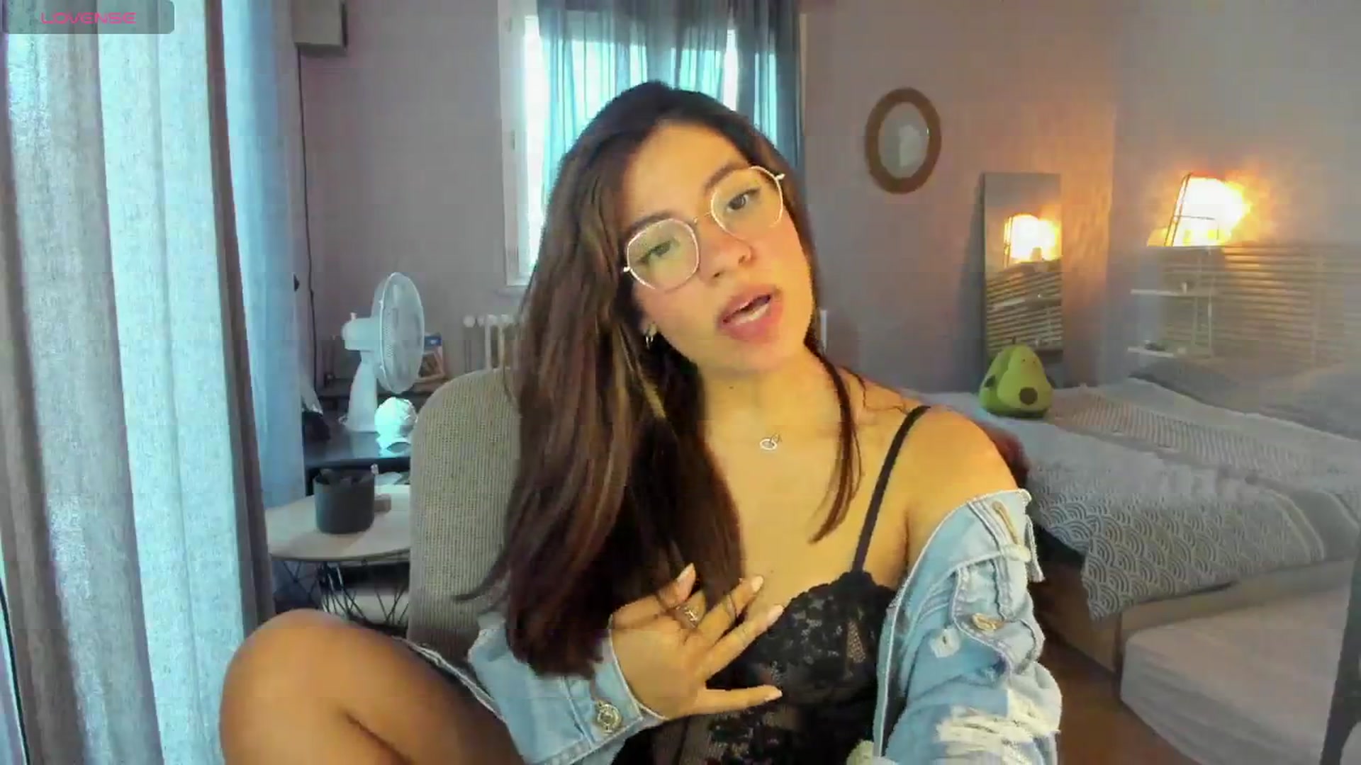 Gallery image thumbnail from Aless_____'s myfreecams stream on, 04/17/2024, 17:06 image 6 of 20