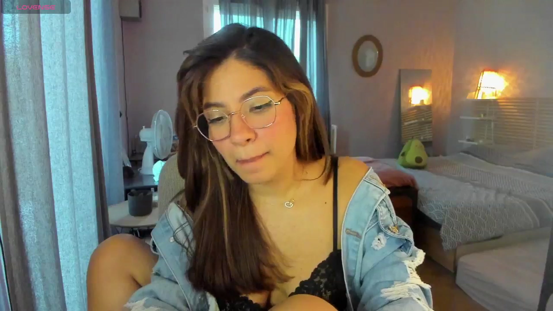Gallery image thumbnail from Aless_____'s myfreecams stream on, 04/17/2024, 17:06 image 13 of 20