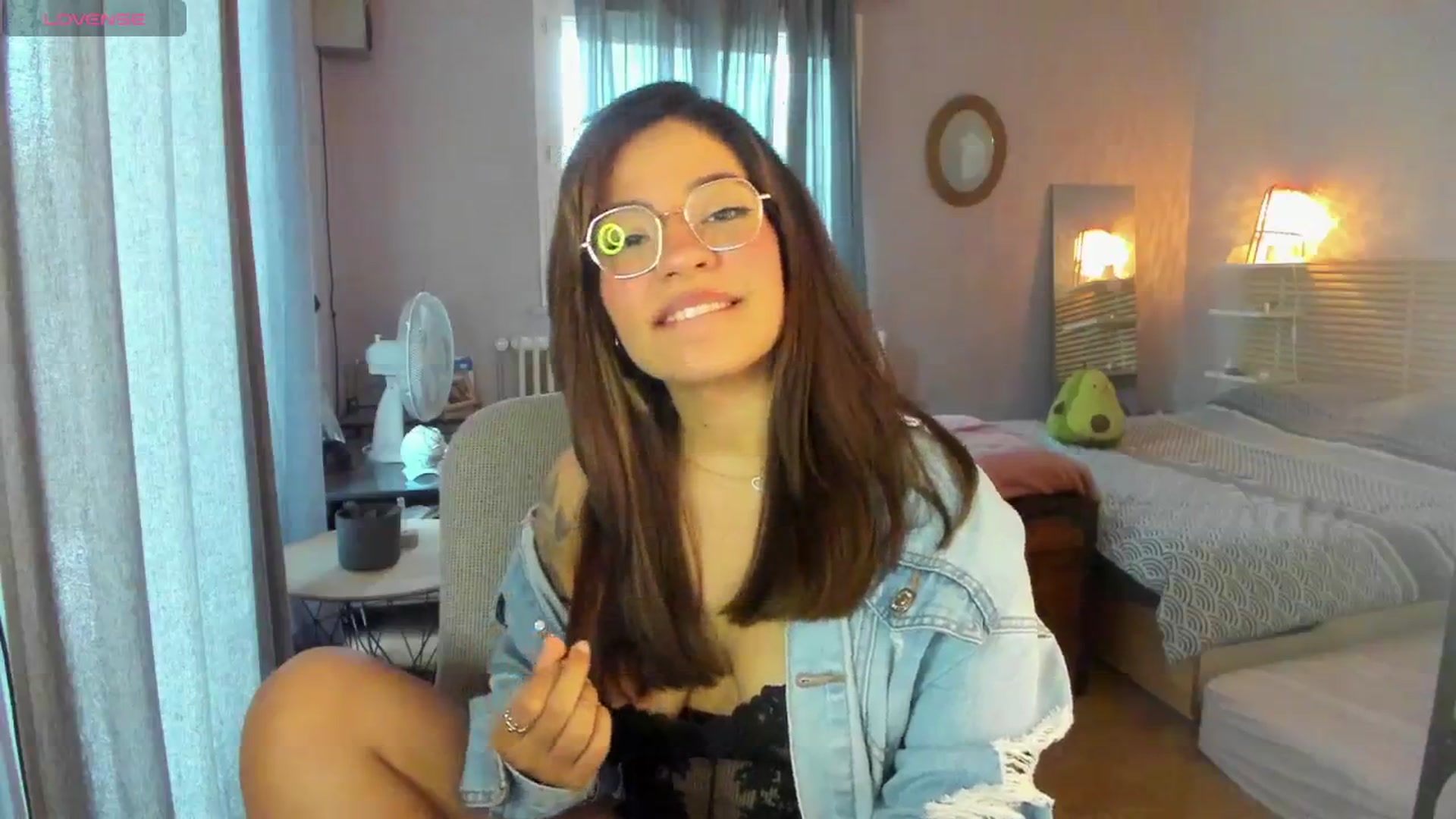 Gallery image thumbnail from Aless_____'s myfreecams stream on, 04/17/2024, 17:06 image 4 of 20