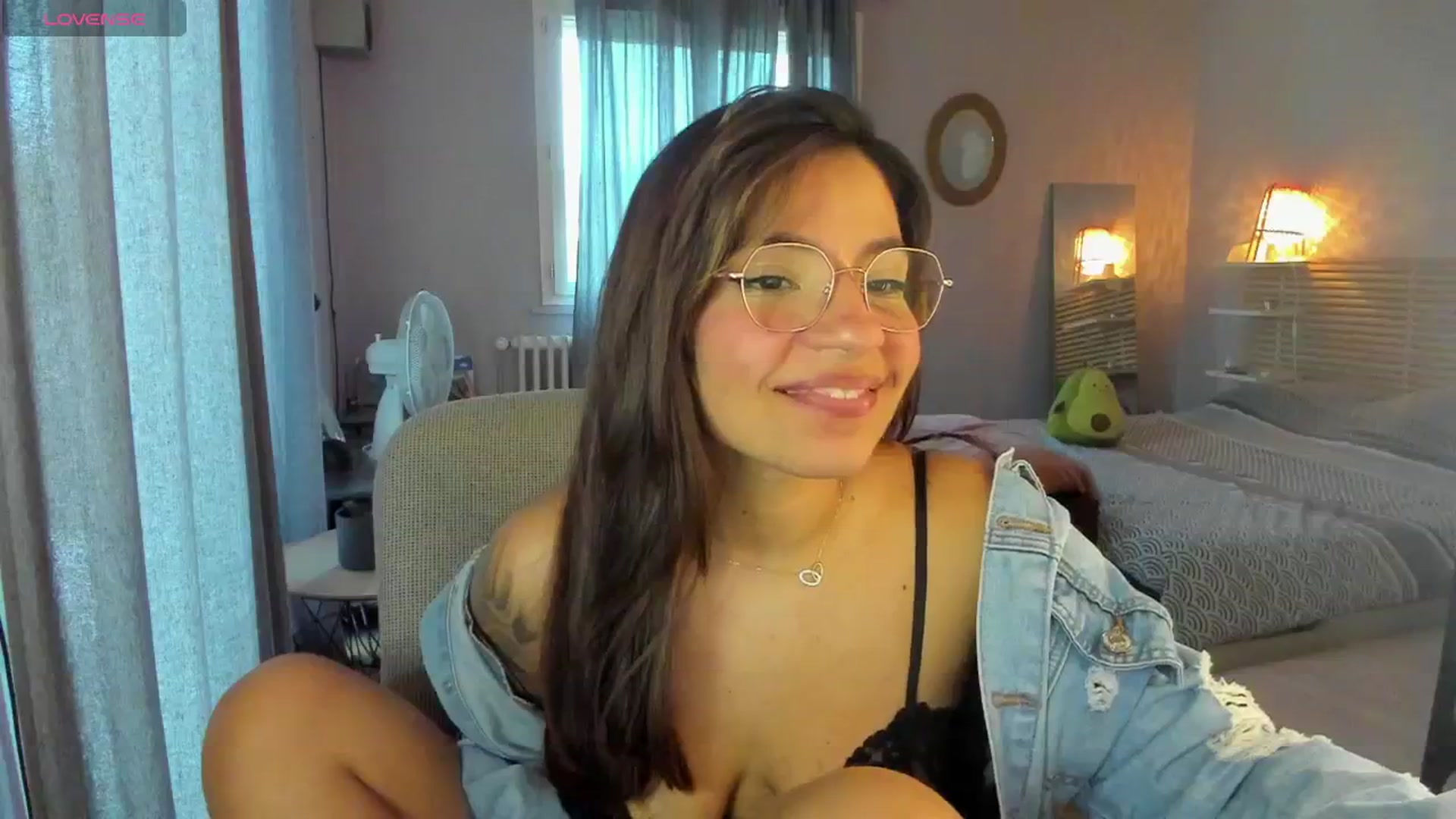 Gallery image thumbnail from Aless_____'s myfreecams stream on, 04/17/2024, 17:06 image 15 of 20