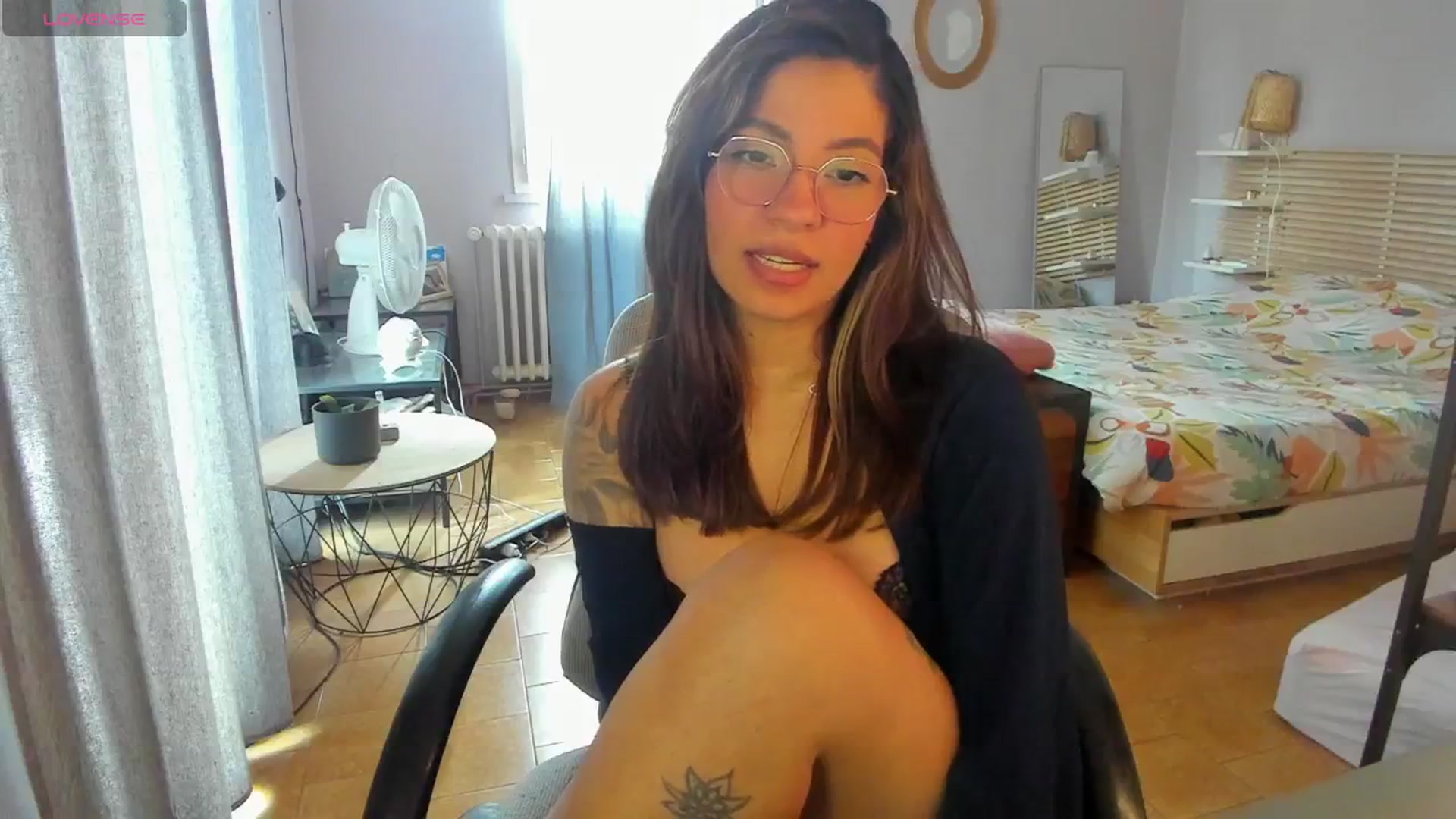 Gallery image thumbnail from Aless_____'s myfreecams stream on, 04/18/2024, 12:26 image 19 of 20