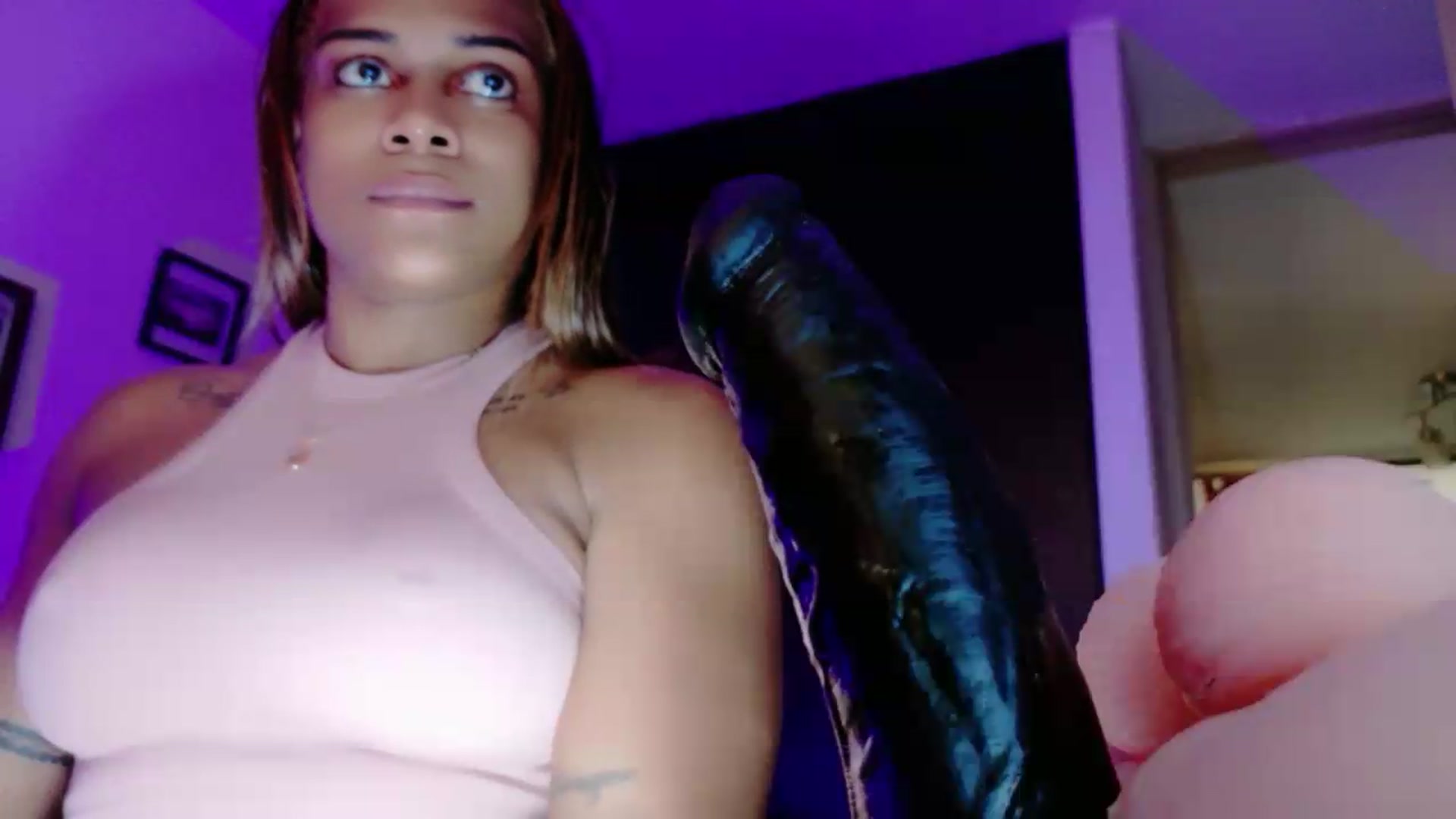 Gallery image thumbnail from Alessadra's myfreecams stream on, 06/10/2026, 21:29 image 8 of 20