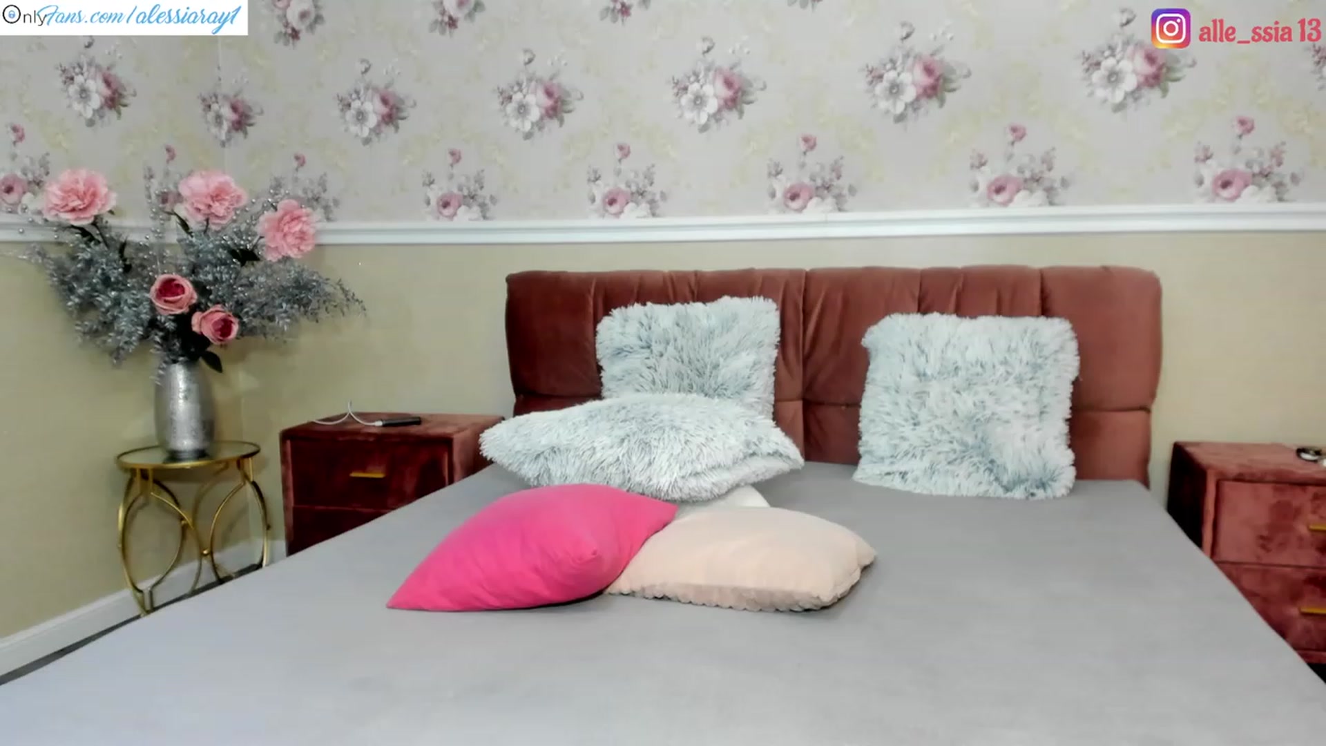 Gallery image thumbnail from AlessiaRay's myfreecams stream on, 12/03/2022, 20:16 image 10 of 20