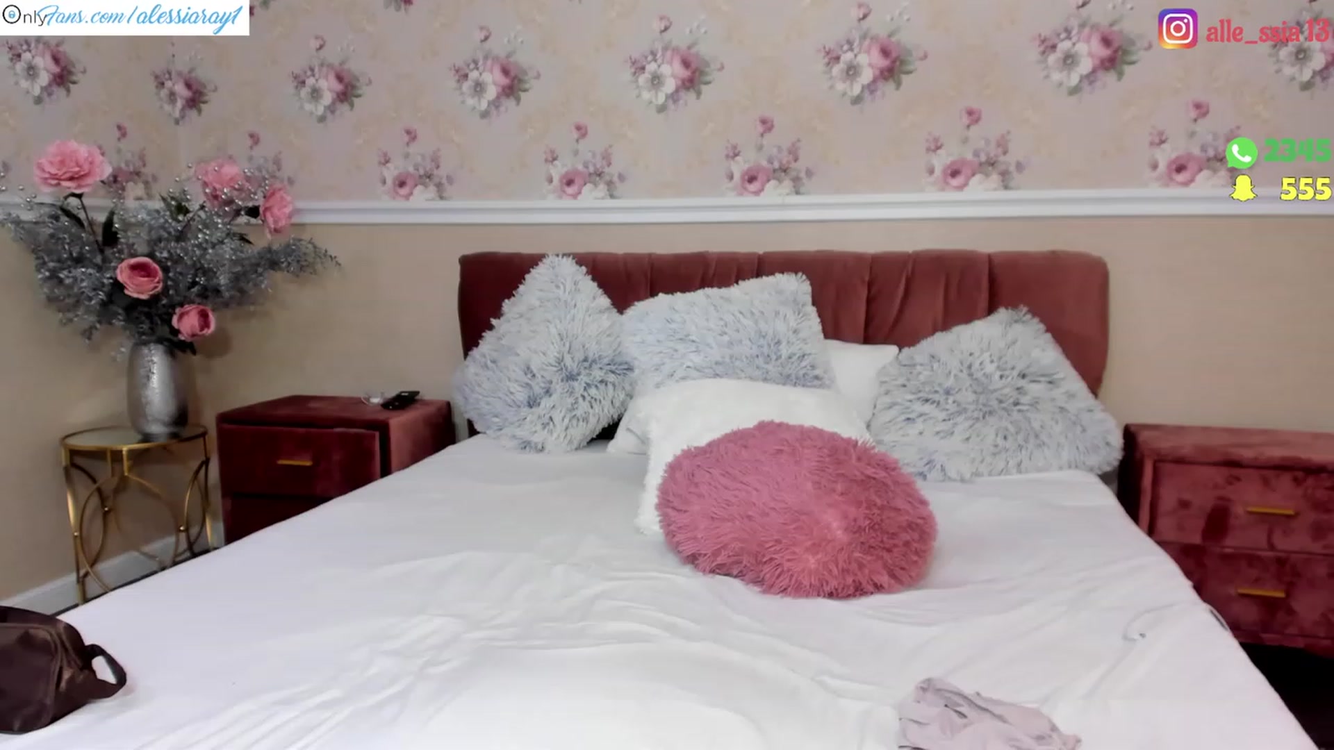 Gallery image thumbnail from AlessiaRay's myfreecams stream on, 12/29/2022, 23:38 image 4 of 20
