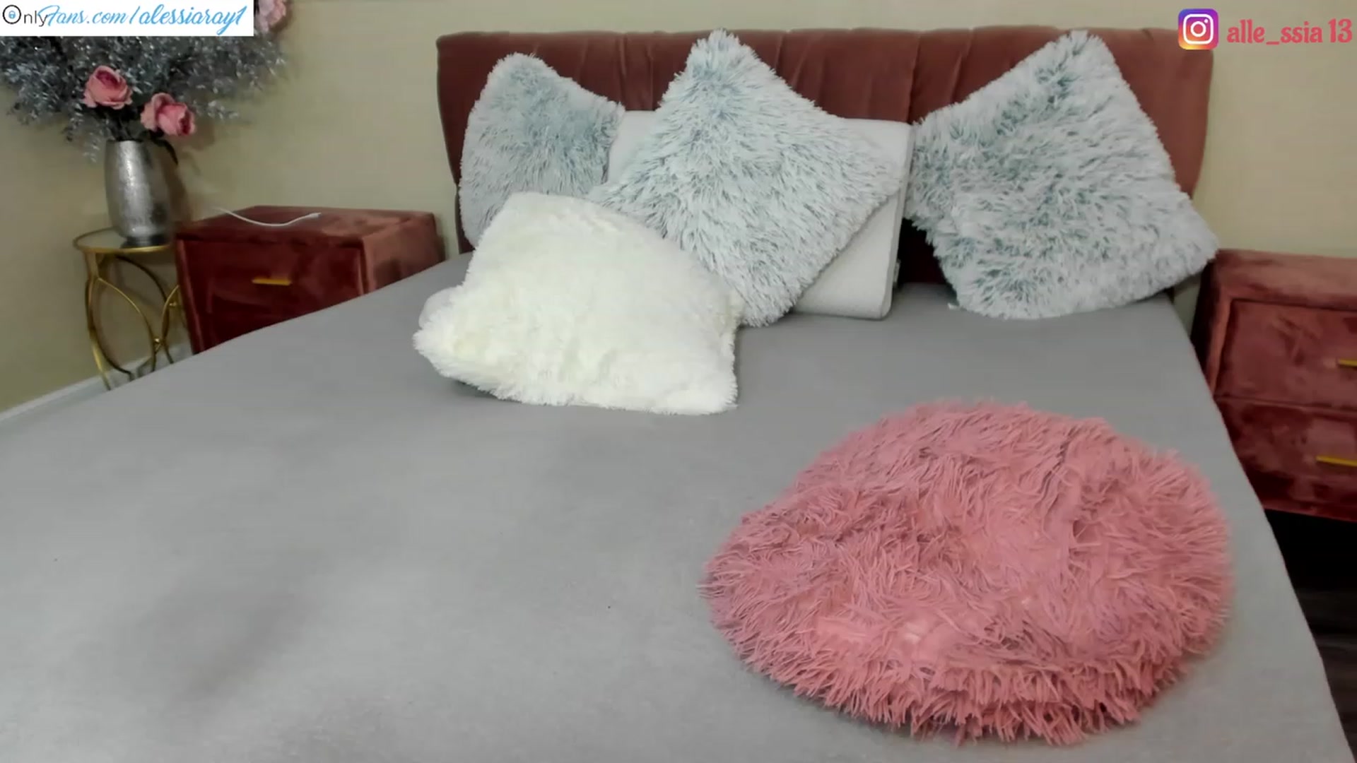 Gallery image thumbnail from AlessiaRay's myfreecams stream on, 02/11/2023, 22:23 image 14 of 20