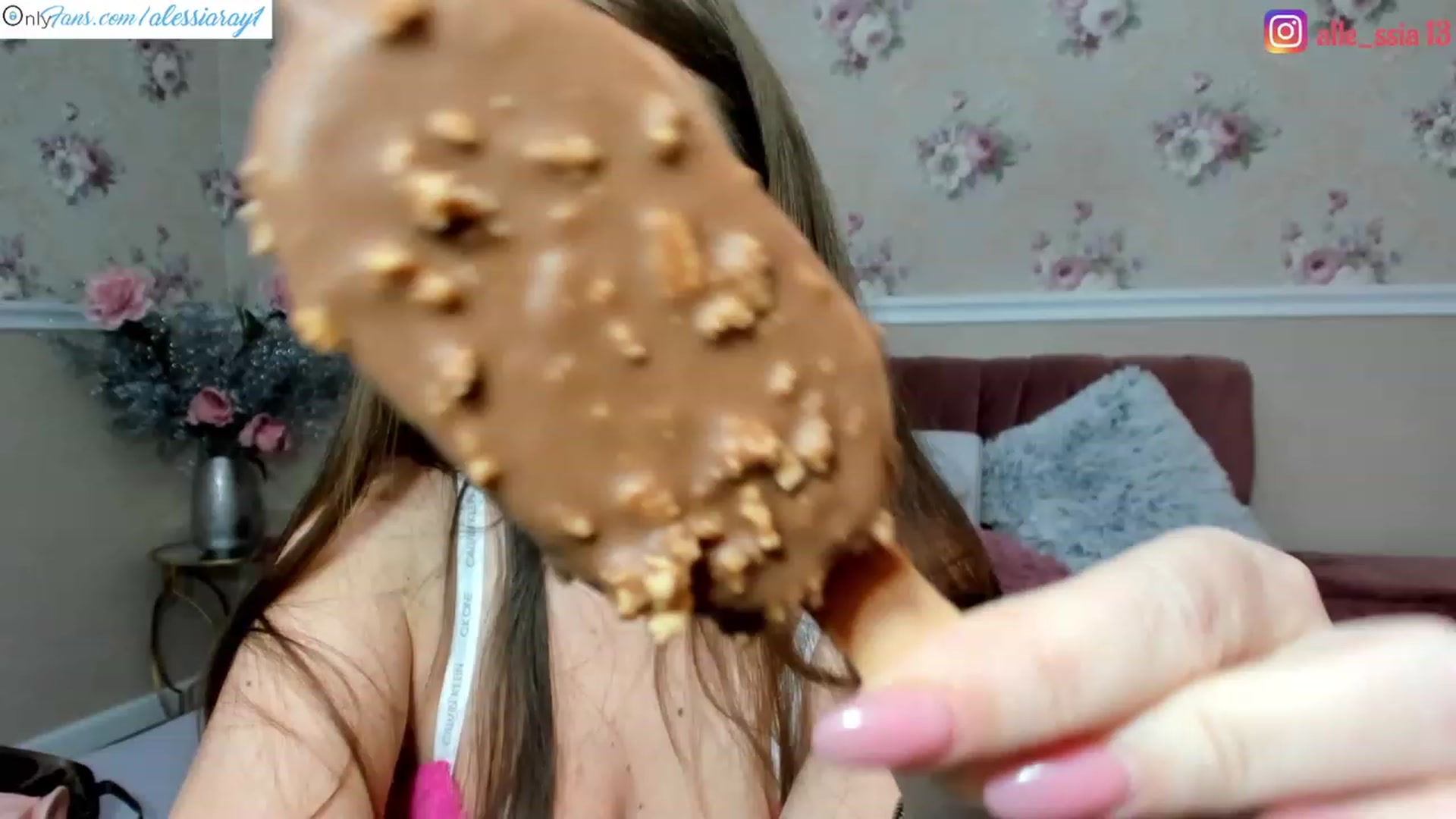 Gallery image thumbnail from AlessiaRay's myfreecams stream on, 02/12/2023, 22:09 image 4 of 20