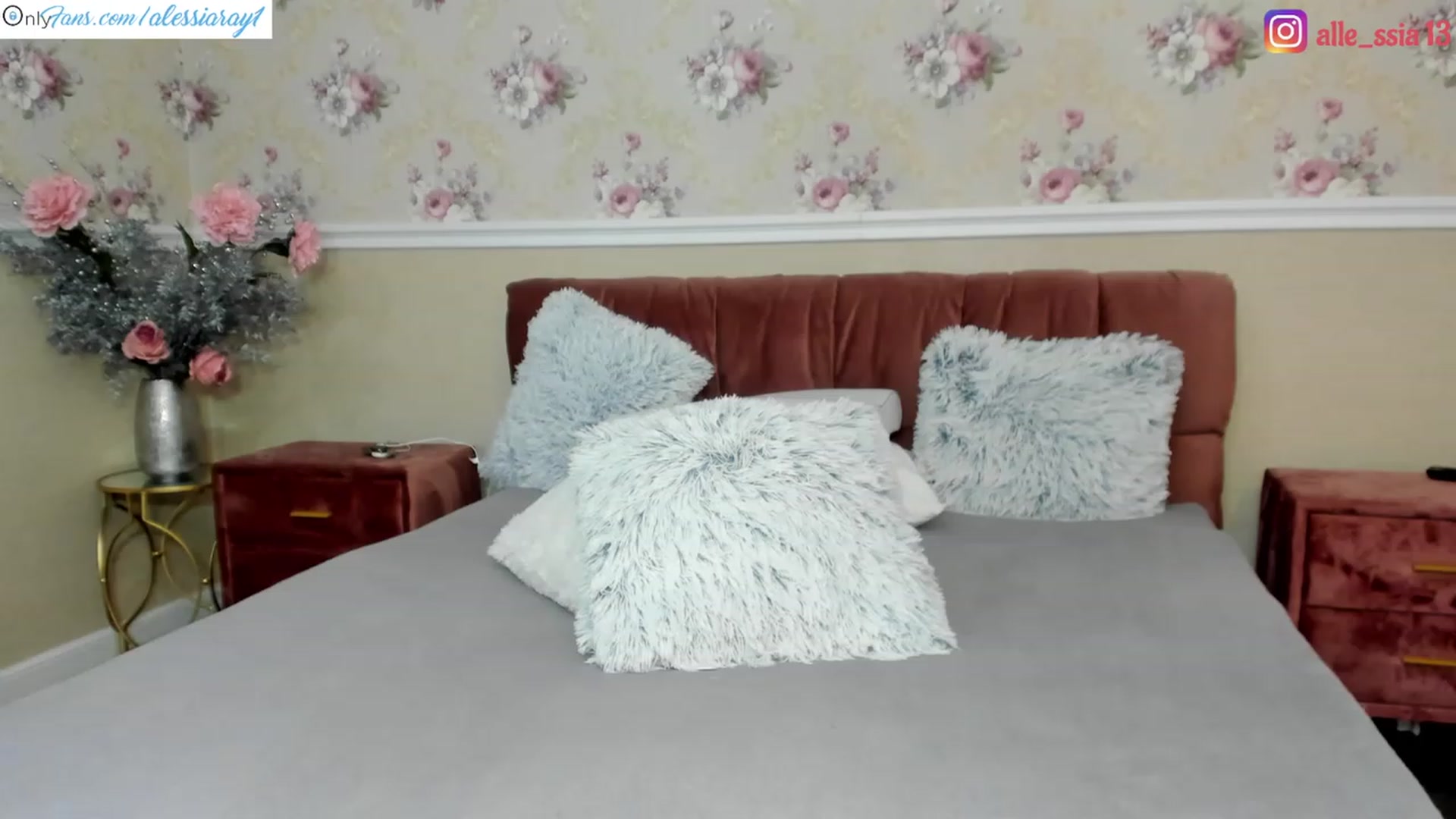 Gallery image thumbnail from AlessiaRay's myfreecams stream on, 04/02/2023, 19:35 image 15 of 20
