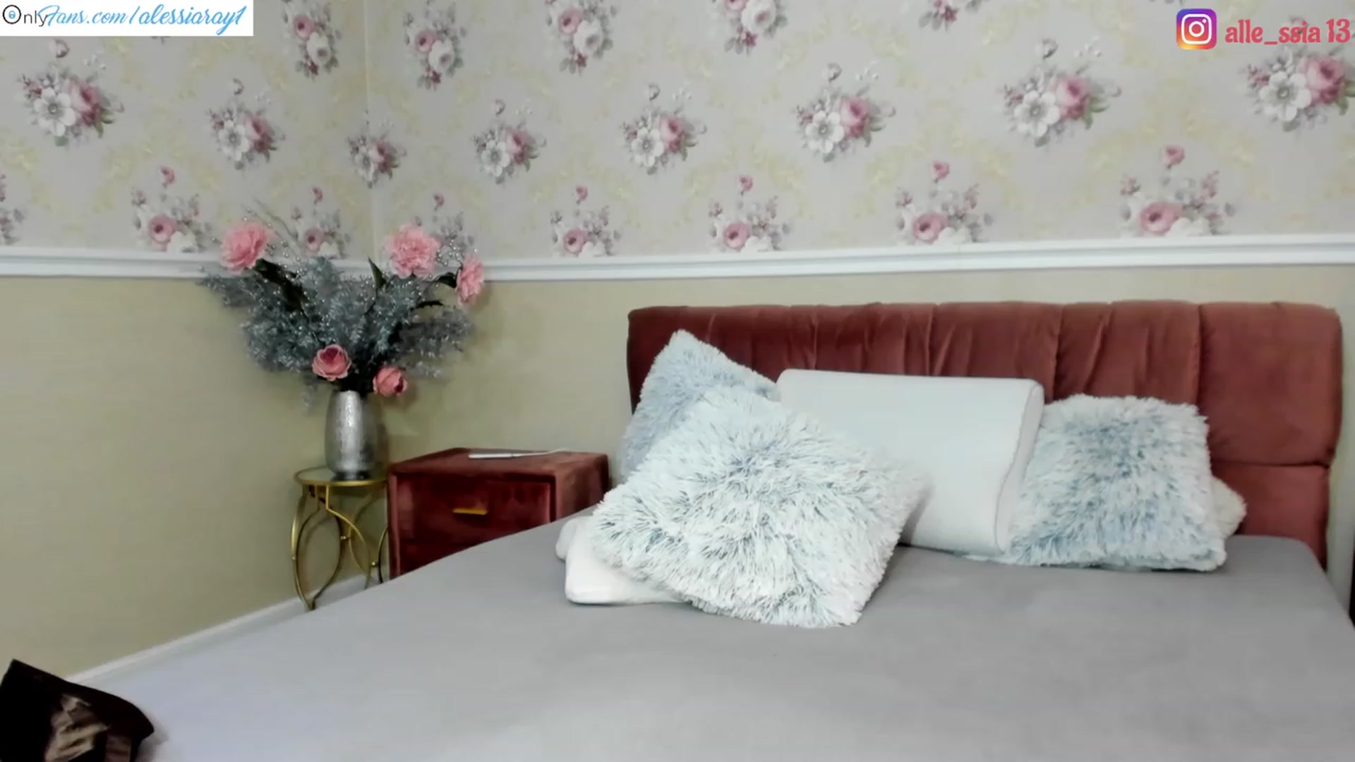Gallery image thumbnail from AlessiaRay's myfreecams stream on, 04/21/2023, 20:36 image 15 of 20