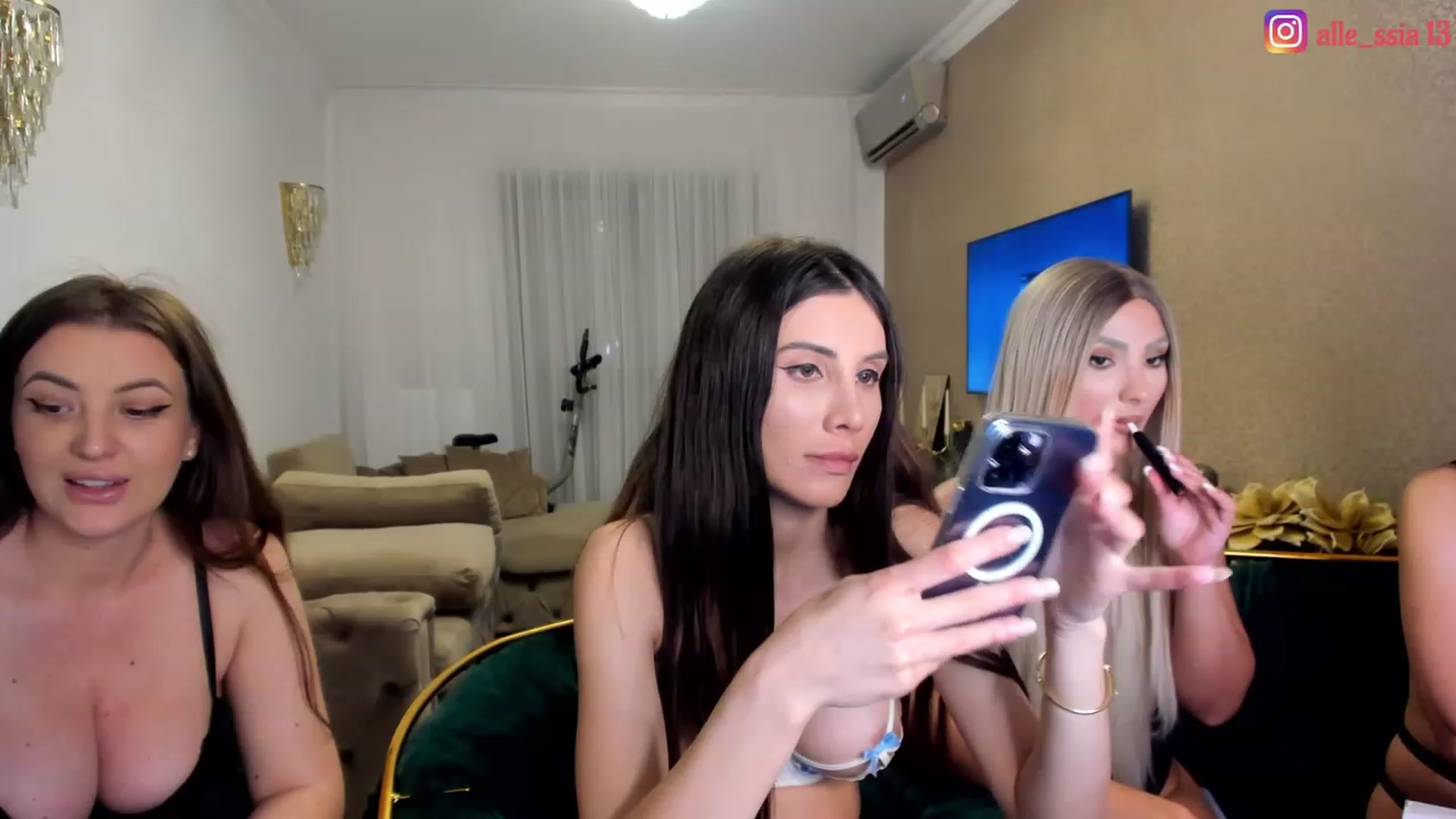 Gallery image thumbnail from AlessiaRay's myfreecams stream on, 06/10/2023, 22:28 image 11 of 20