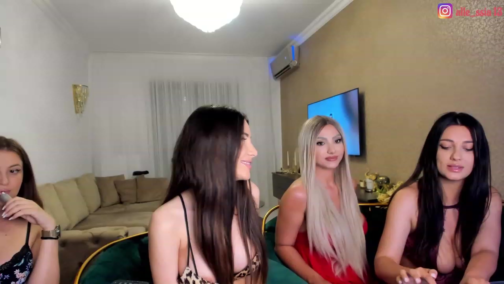 Gallery image thumbnail from AlessiaRay's myfreecams stream on, 06/11/2023, 20:59 image 13 of 20