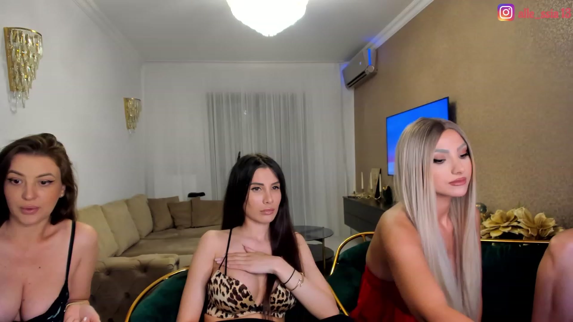 Gallery image thumbnail from AlessiaRay's myfreecams stream on, 06/11/2023, 20:59 image 2 of 20