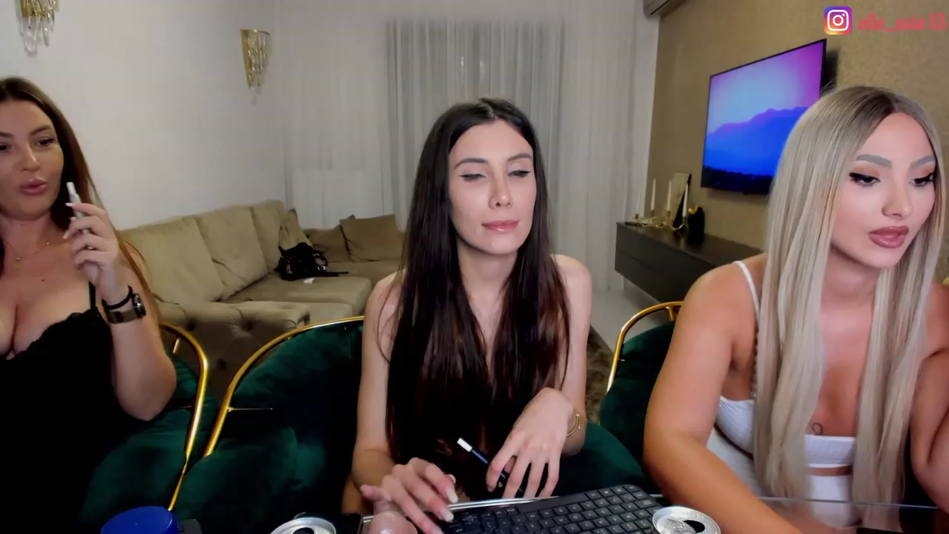 Gallery image thumbnail from AlessiaRay's myfreecams stream on, 06/17/2023, 19:15 image 12 of 20