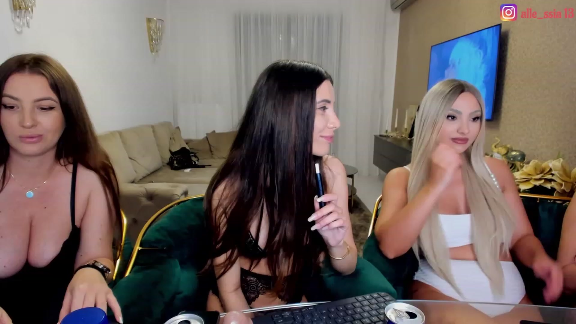 Gallery image thumbnail from AlessiaRay's myfreecams stream on, 06/17/2023, 19:15 image 13 of 20