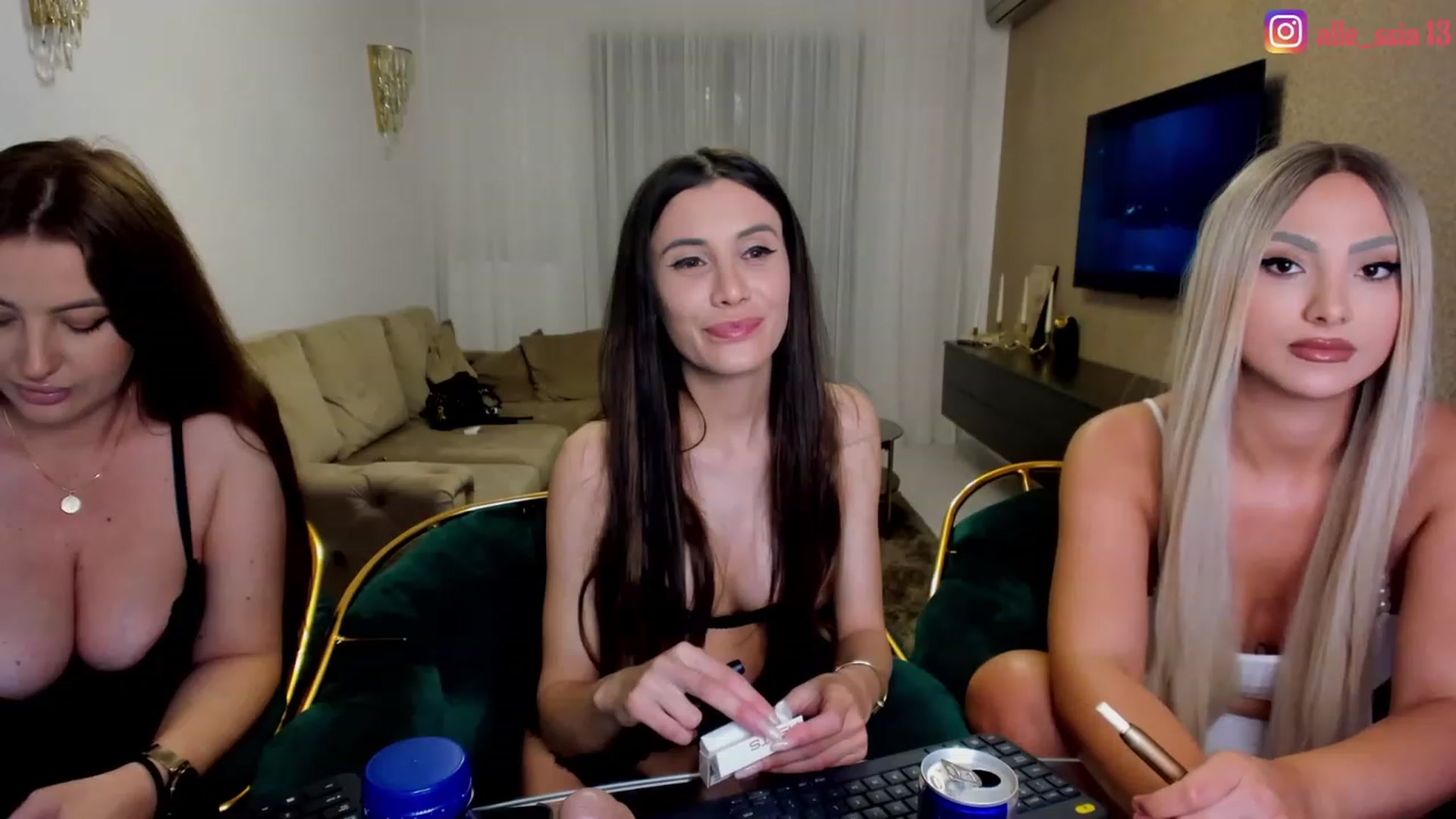 Gallery image thumbnail from AlessiaRay's myfreecams stream on, 06/17/2023, 19:15 image 20 of 20