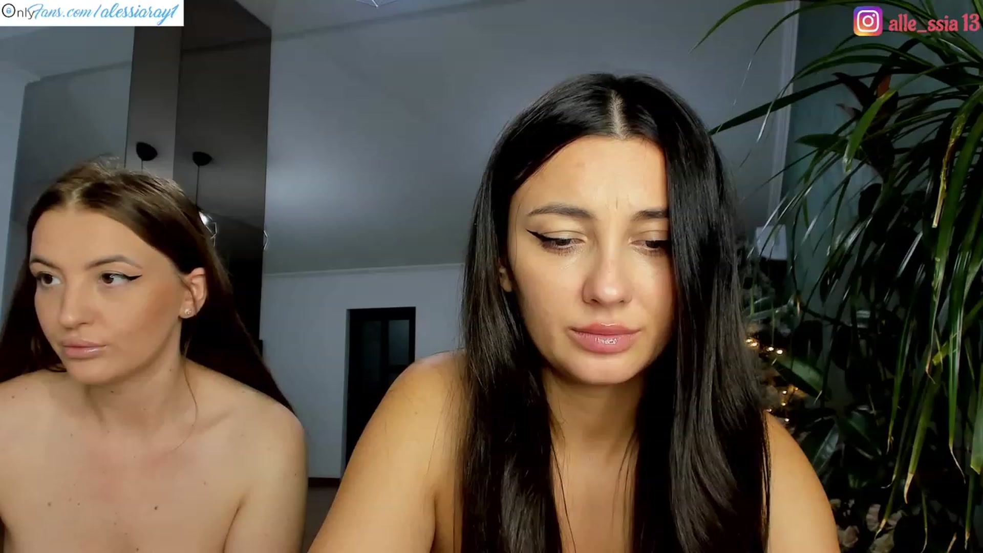Gallery image thumbnail from AlessiaRay's myfreecams stream on, 12/15/2023, 17:07 image 5 of 20