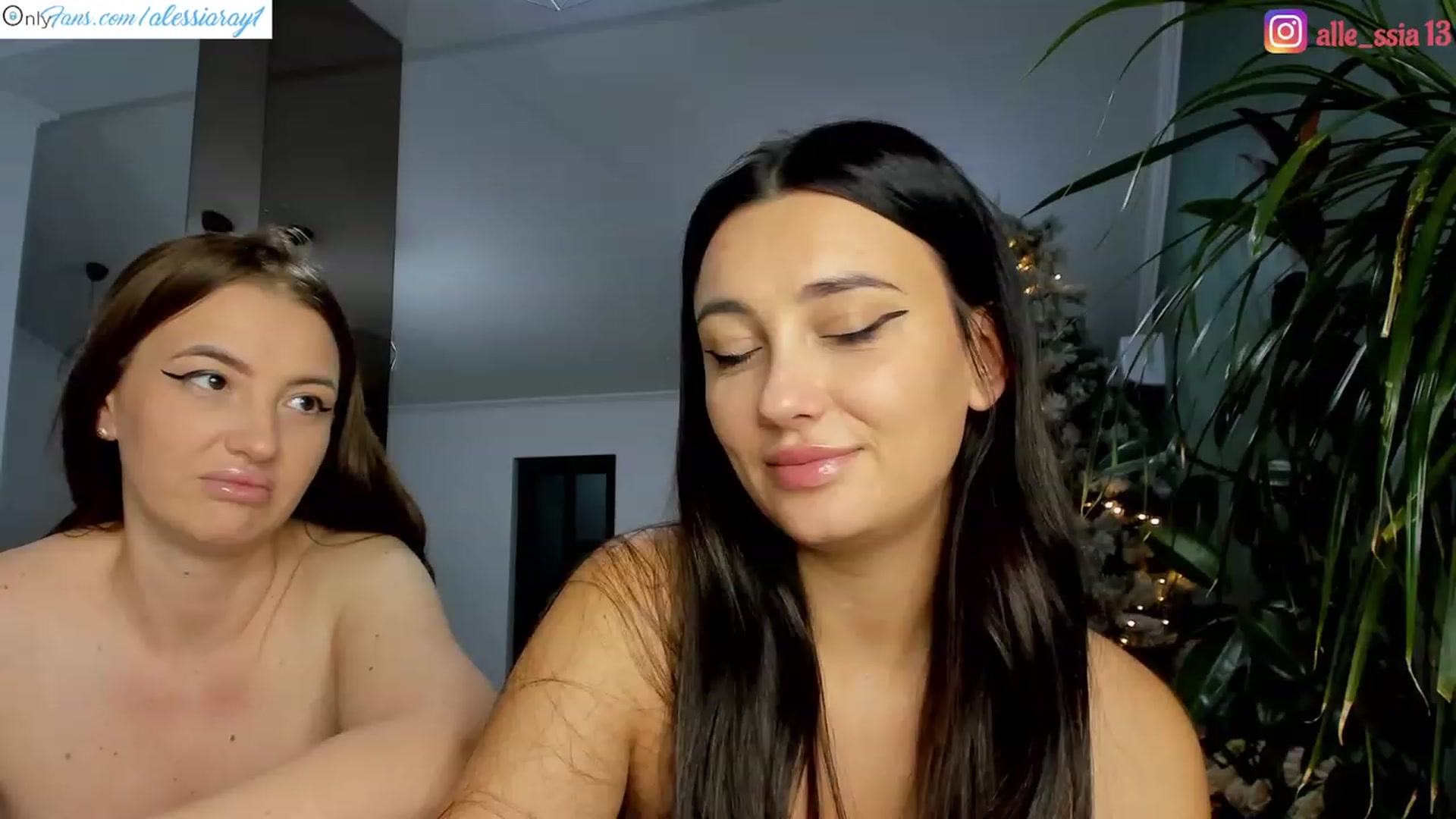 Gallery image thumbnail from AlessiaRay's myfreecams stream on, 12/15/2023, 17:07 image 7 of 20