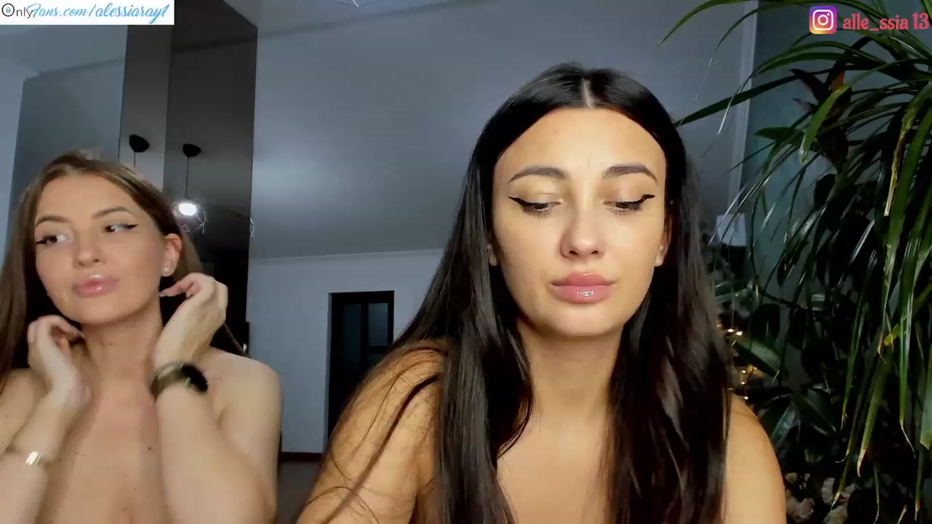 Gallery image thumbnail from AlessiaRay's myfreecams stream on, 12/15/2023, 17:07 image 2 of 20