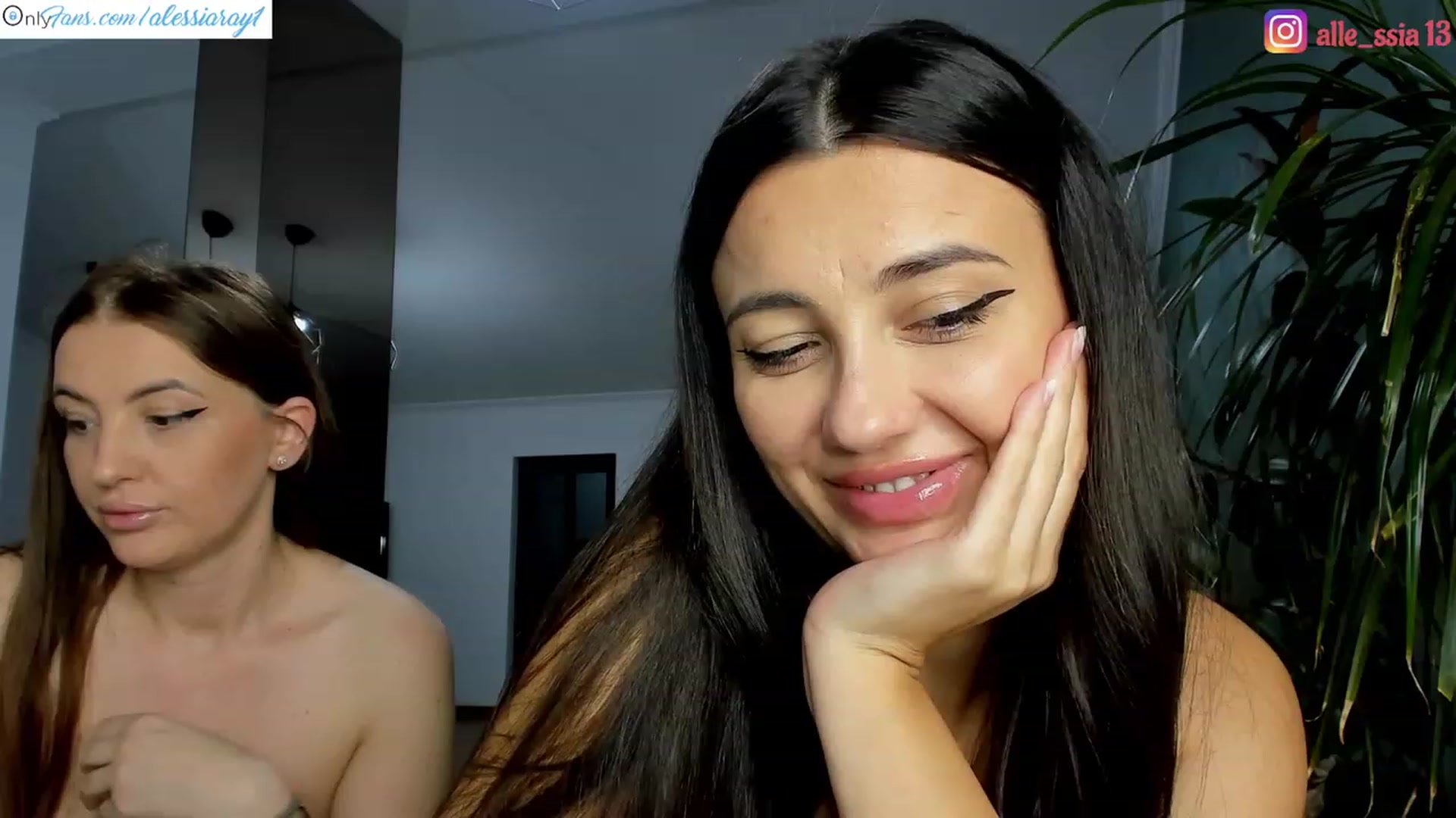 Gallery image thumbnail from AlessiaRay's myfreecams stream on, 12/15/2023, 17:07 image 3 of 20