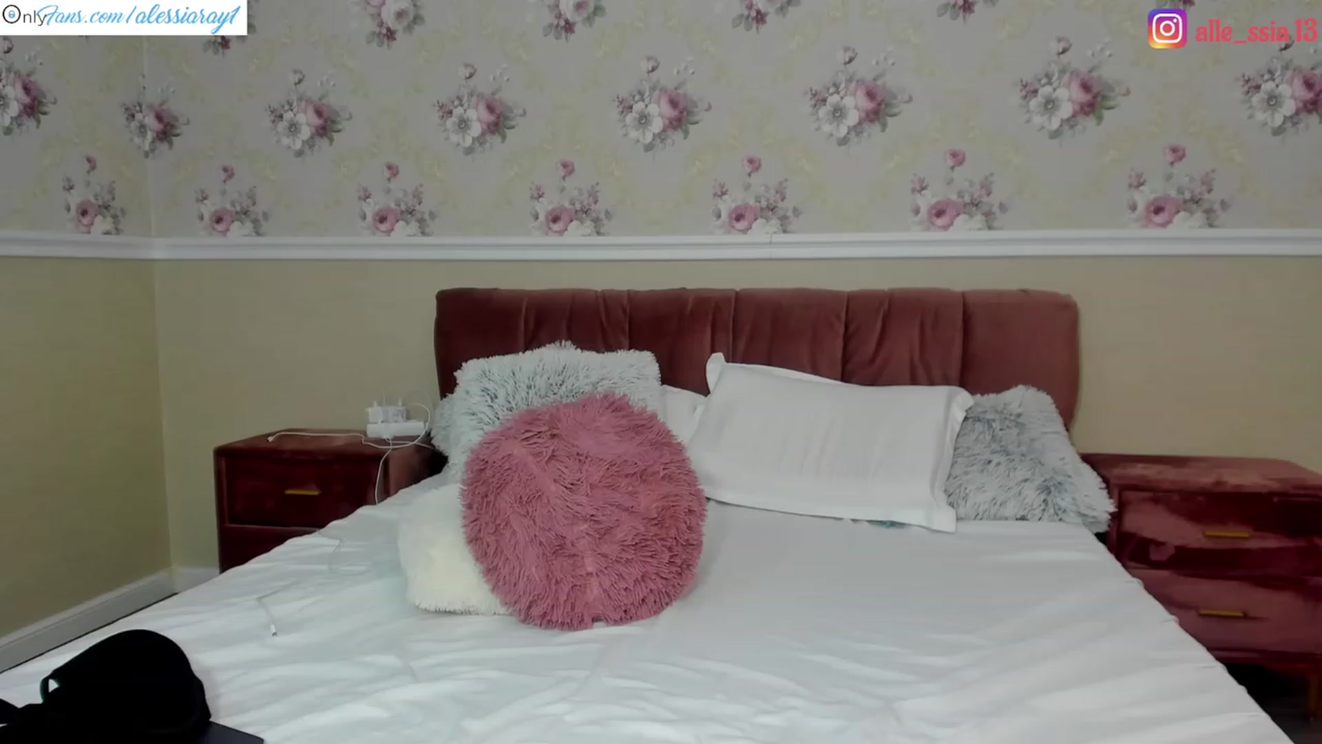 Gallery image thumbnail from AlessiaRay's myfreecams stream on, 12/15/2023, 18:37 image 19 of 20