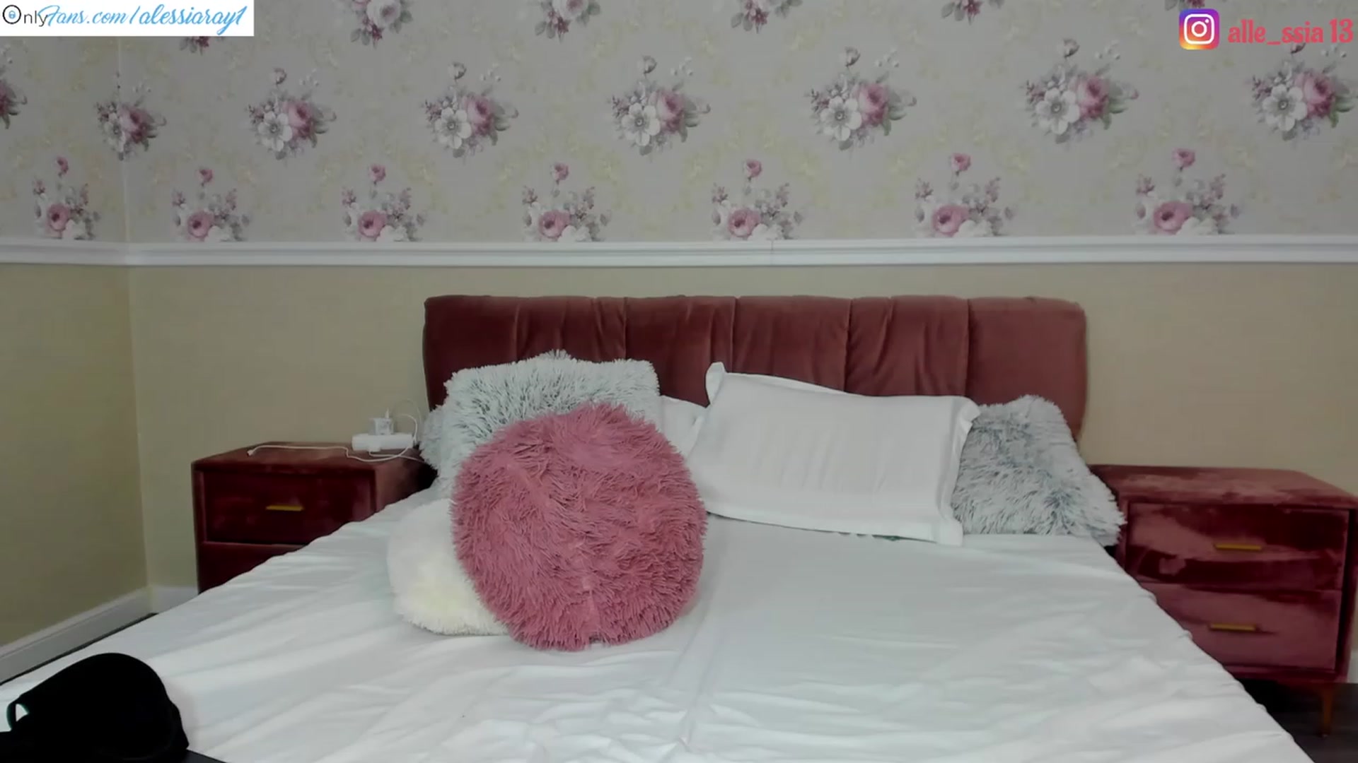 Gallery image thumbnail from AlessiaRay's myfreecams stream on, 12/15/2023, 18:37 image 3 of 20