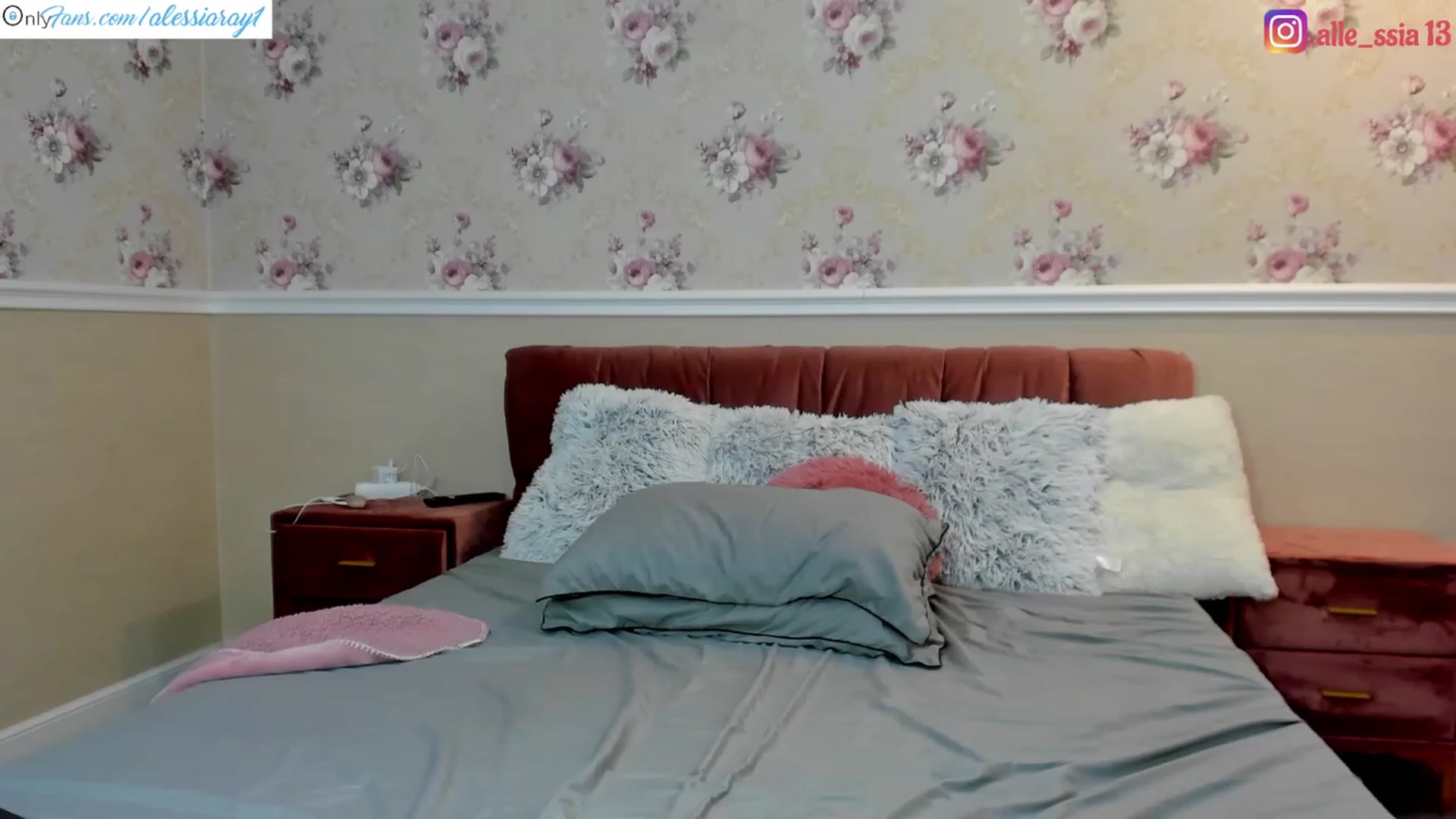 Gallery image thumbnail from AlessiaRay's myfreecams stream on, 01/01/2024, 23:17 image 1 of 20