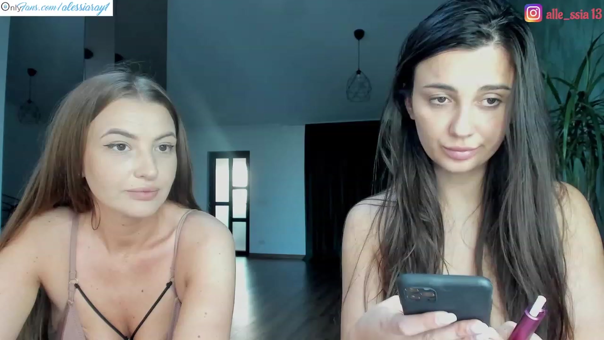 Gallery image thumbnail from AlessiaRay's myfreecams stream on, 02/08/2024, 15:30 image 8 of 20