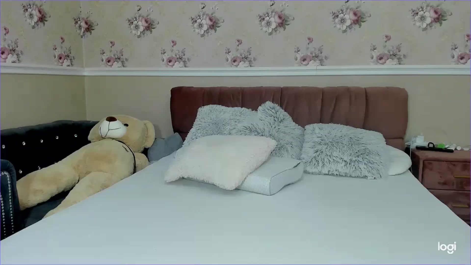 Gallery image thumbnail from AlessiaRay's myfreecams stream on, 10/30/2024, 12:58 image 19 of 20