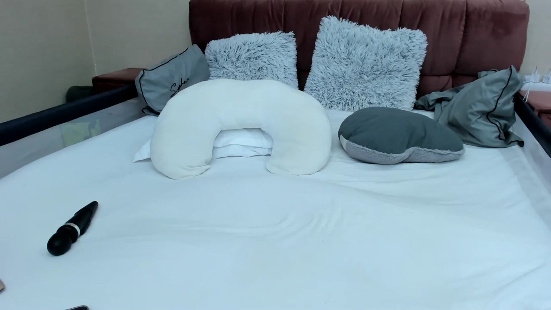 Gallery image thumbnail from AlessiaRay's myfreecams stream on, 07/26/2025, 15:07 image 17 of 20