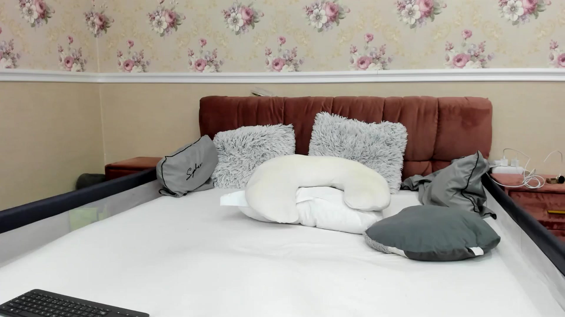 Gallery image thumbnail from AlessiaRay's myfreecams stream on, 07/27/2025, 10:13 image 17 of 20